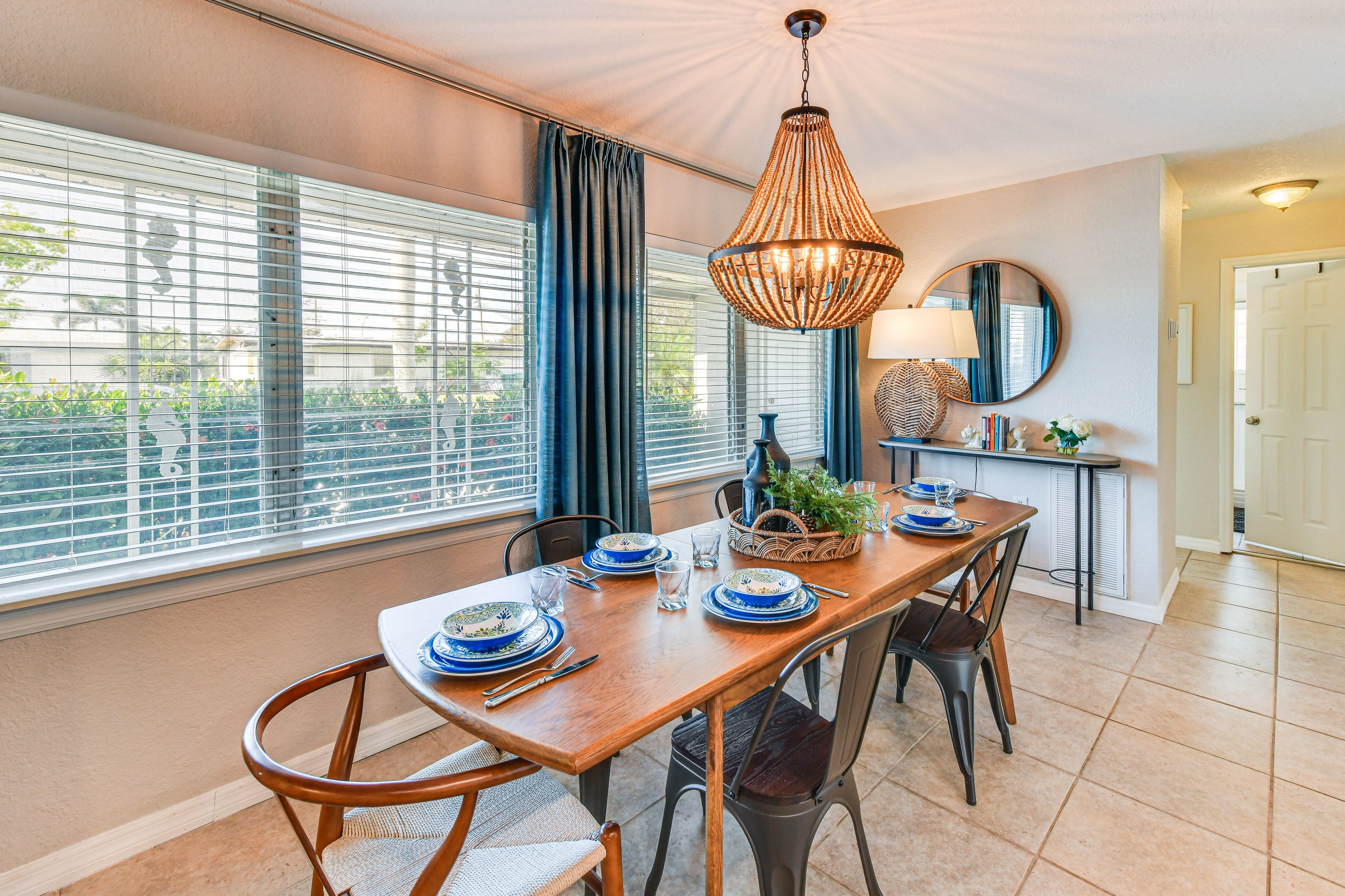 Dining Area | Dishes & Flatware Provided