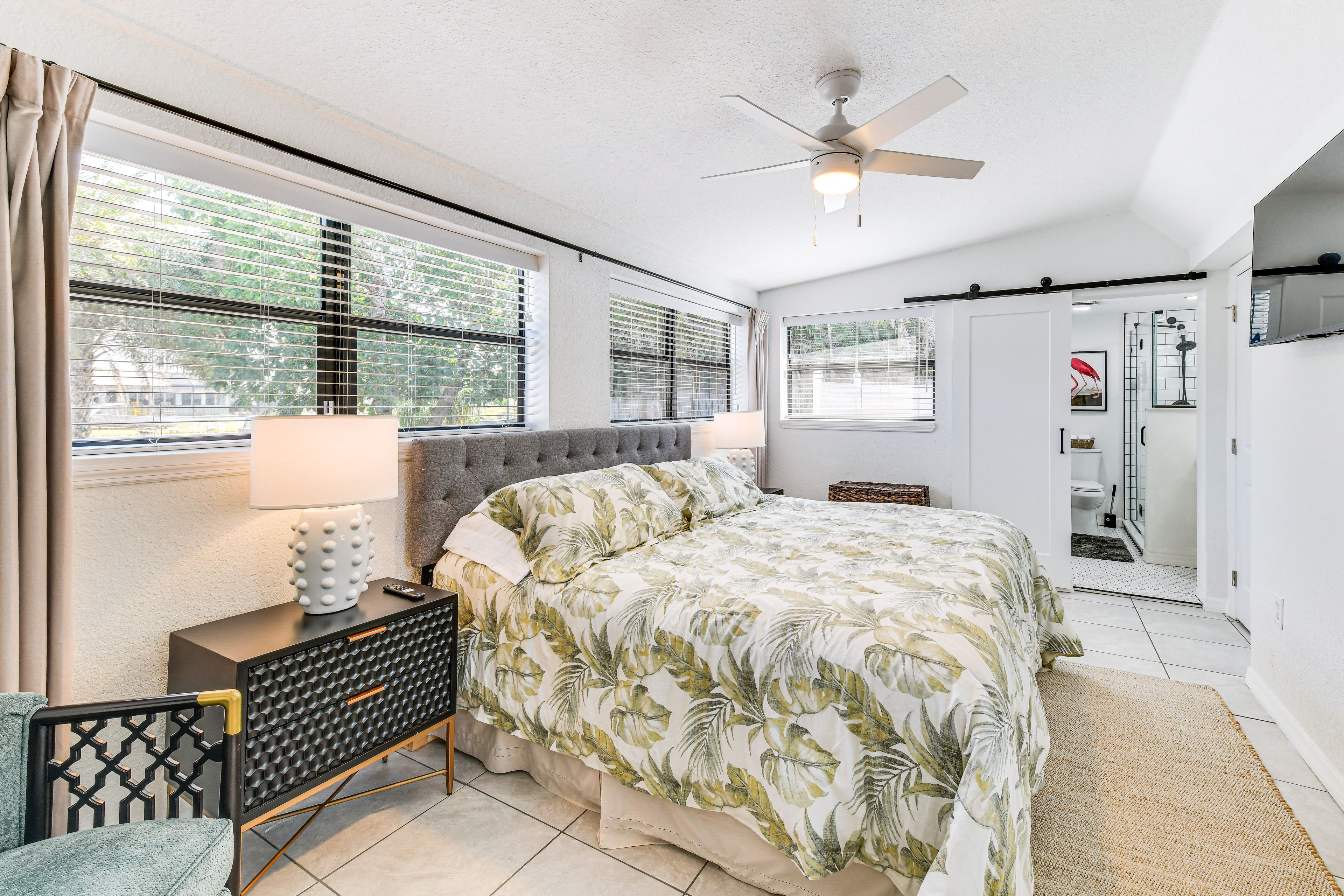 Bedroom 1 | King Bed | Smart TV | En-Suite Bathroom