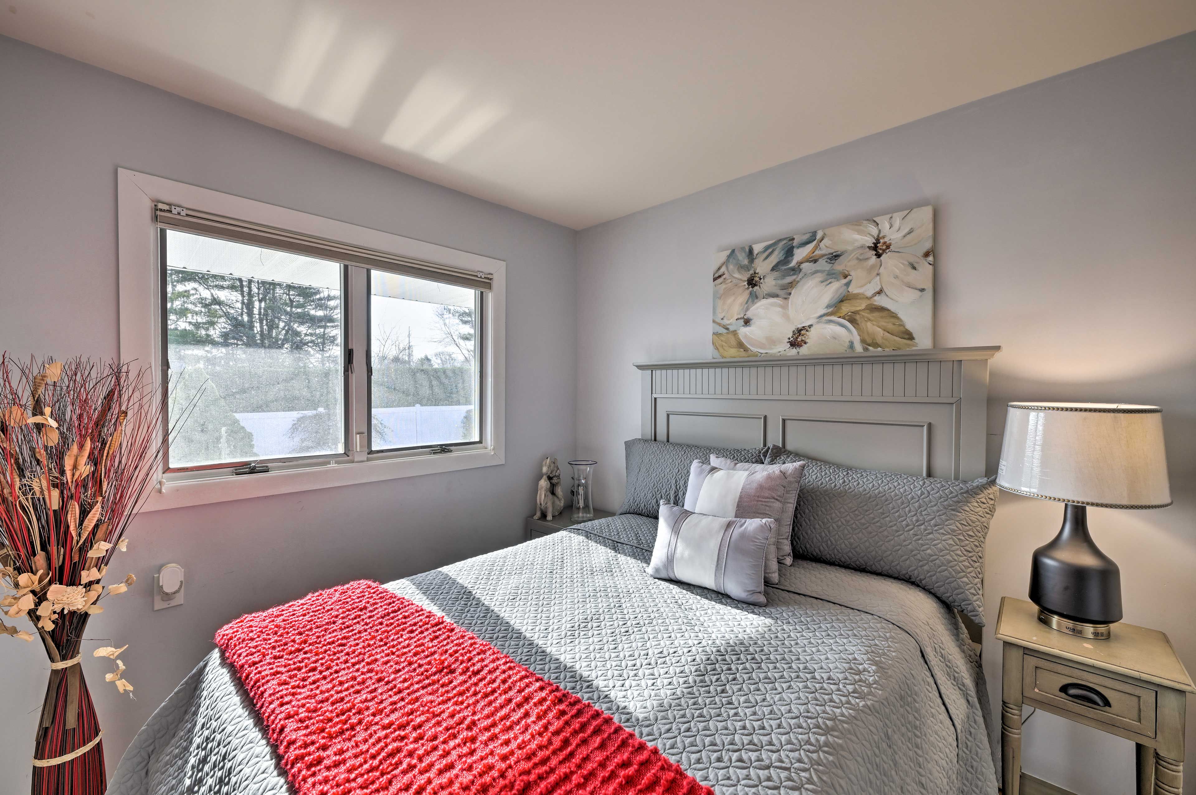 Bedroom 2 | Full Bed | Smart TV