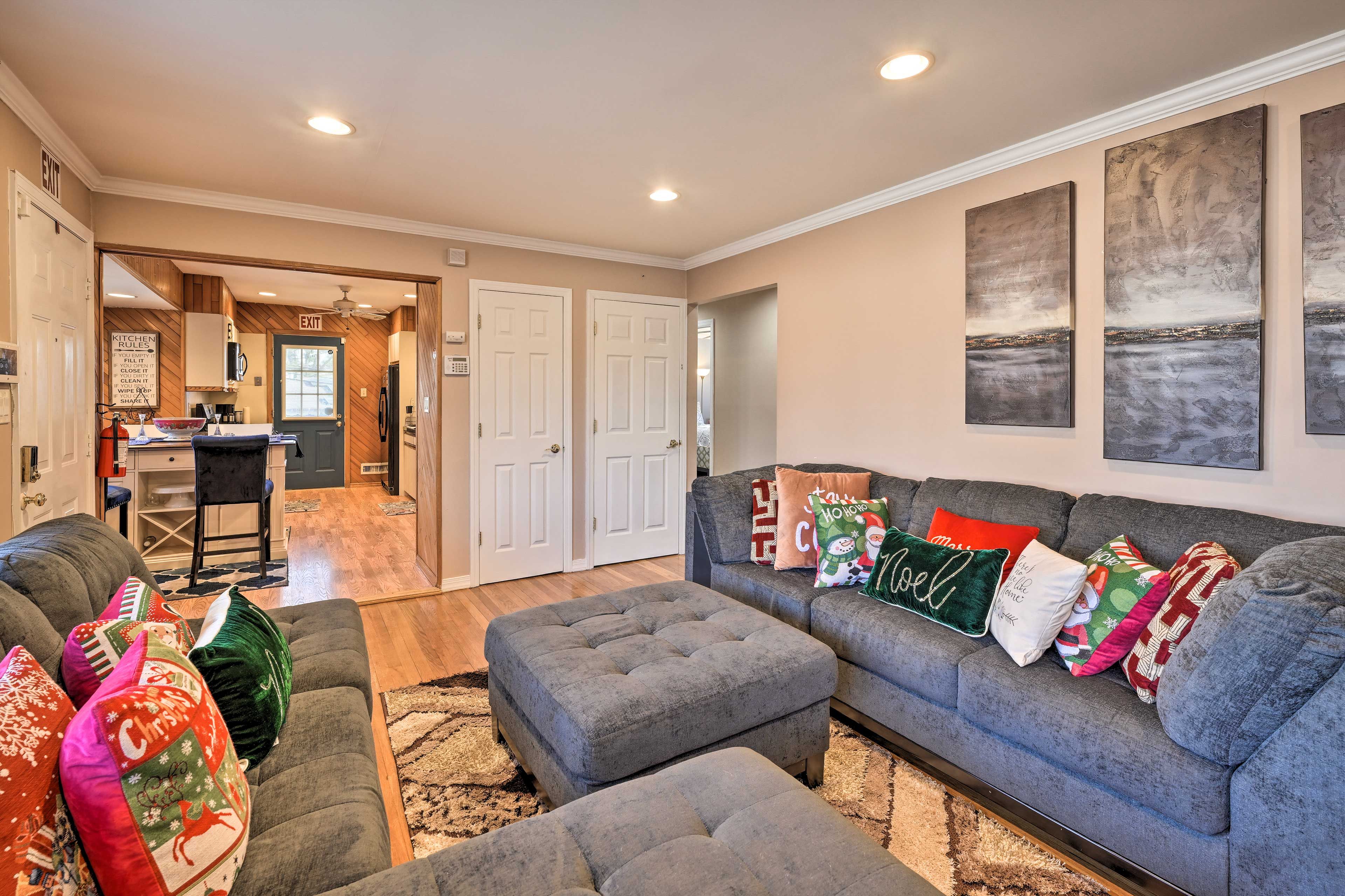 Commack Vacation Rental | 3BR | 1BA | 1,300 Sq Ft | 3 Steps Required for Access