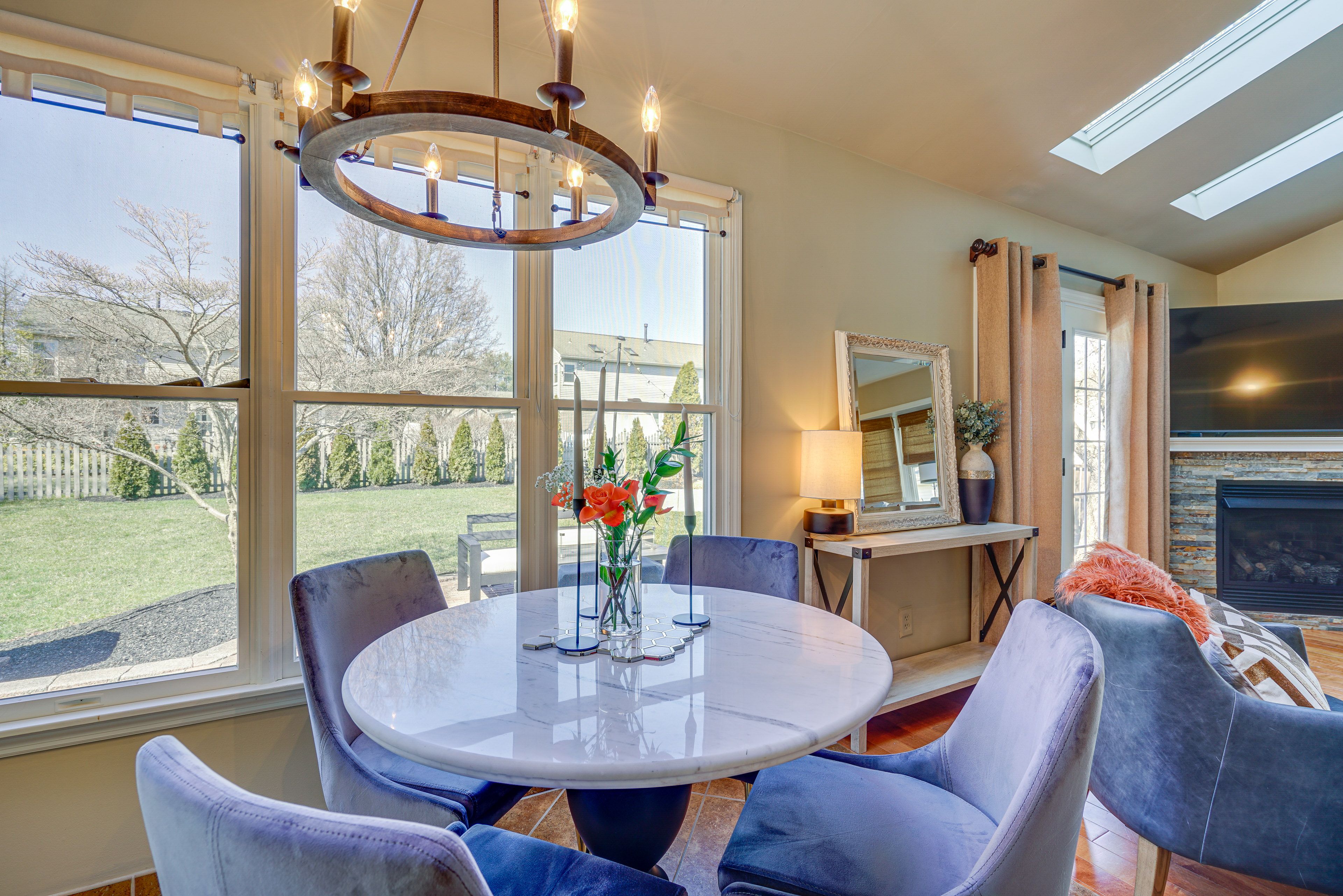 Additional Dining Space | 1st Floor