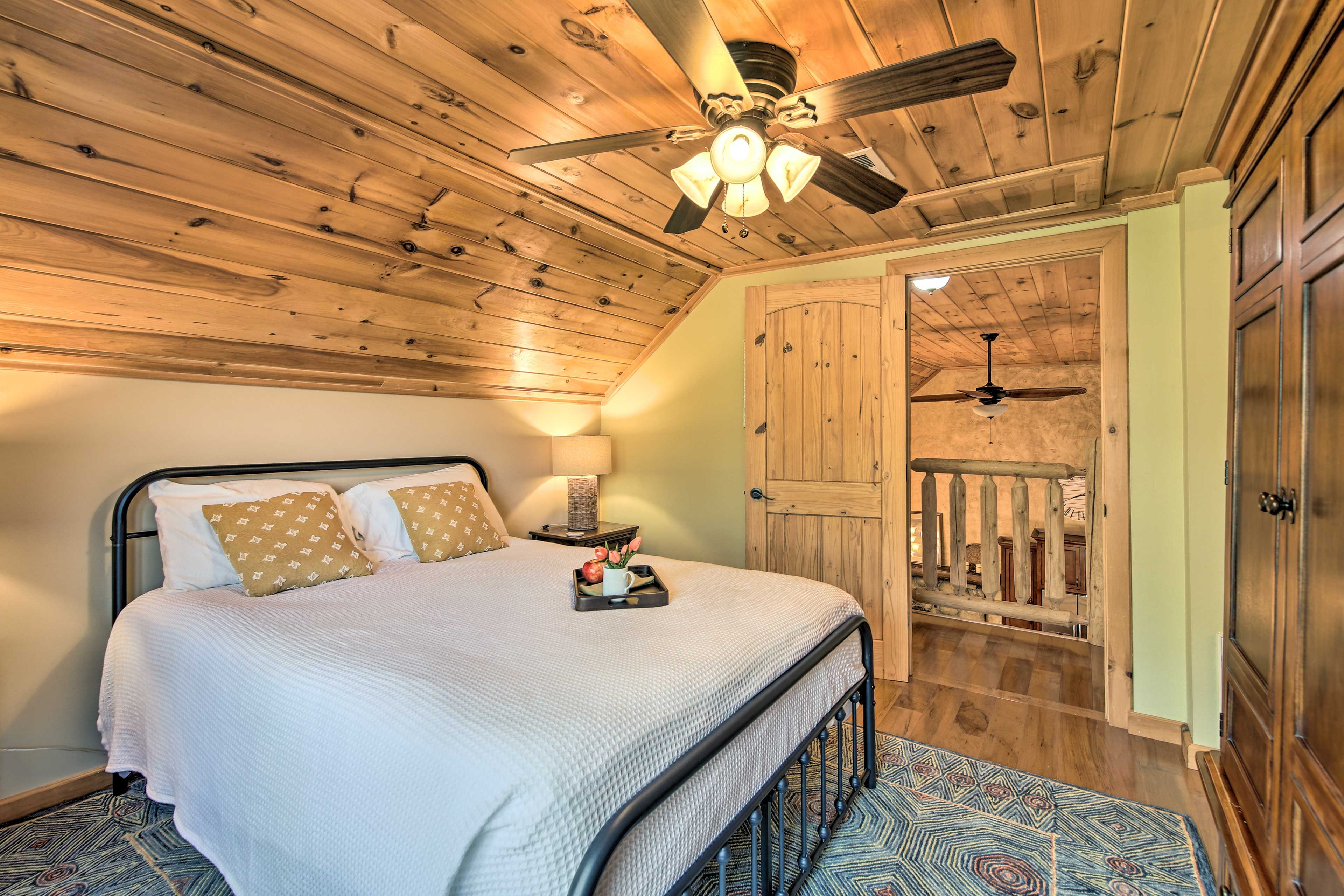 Bedroom 2 | Queen Bed