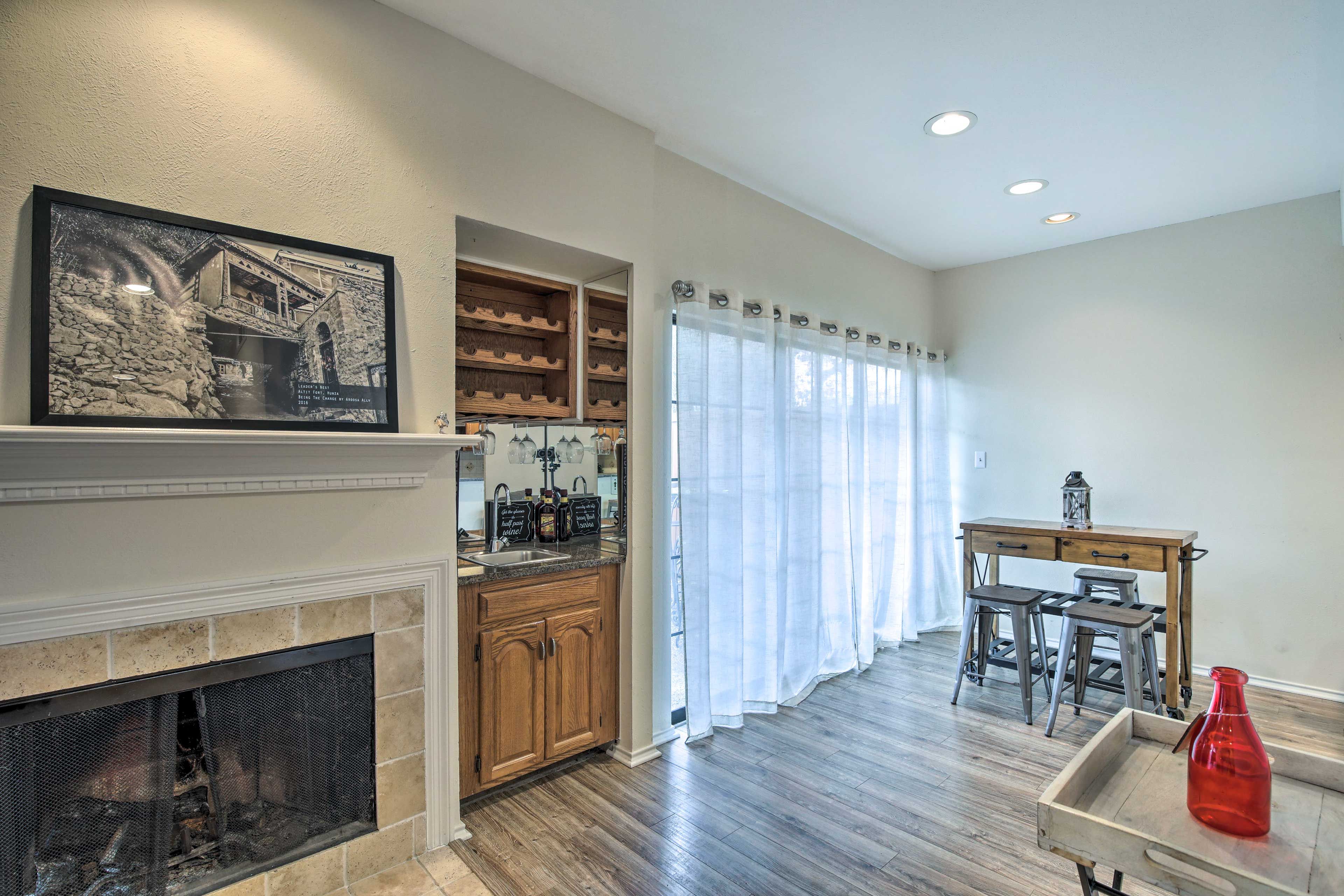 Wet Bar | Main Level