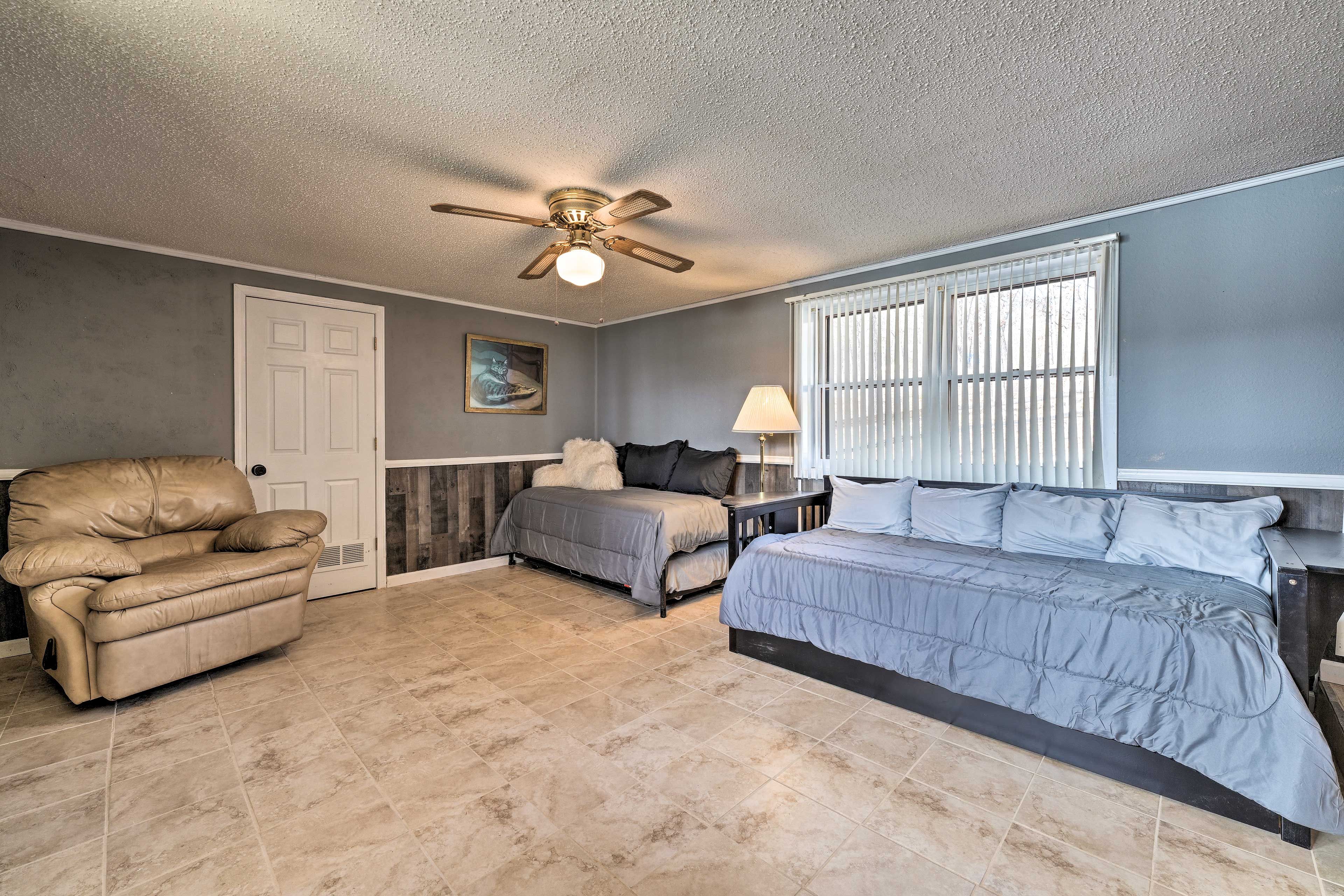 Bedroom 3 | Ground Floor | 2 Twin Beds w/ Twin Trundles | Cable TV