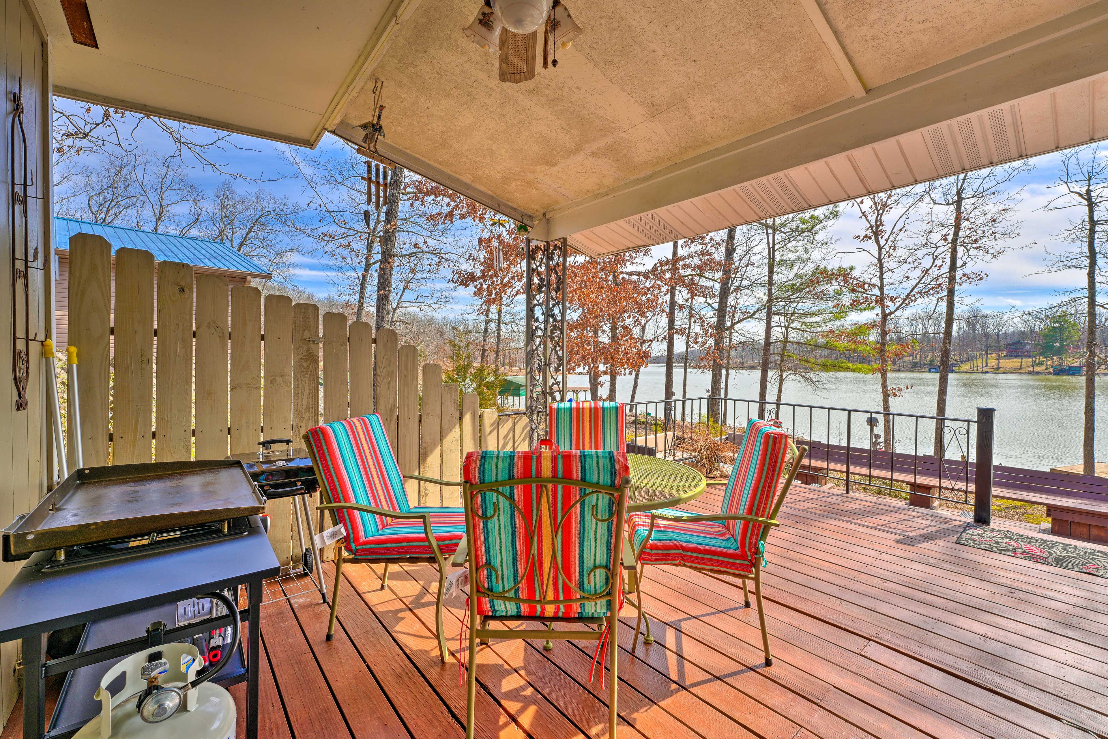 Deck | Gas Grill | Outdoor Dining Area