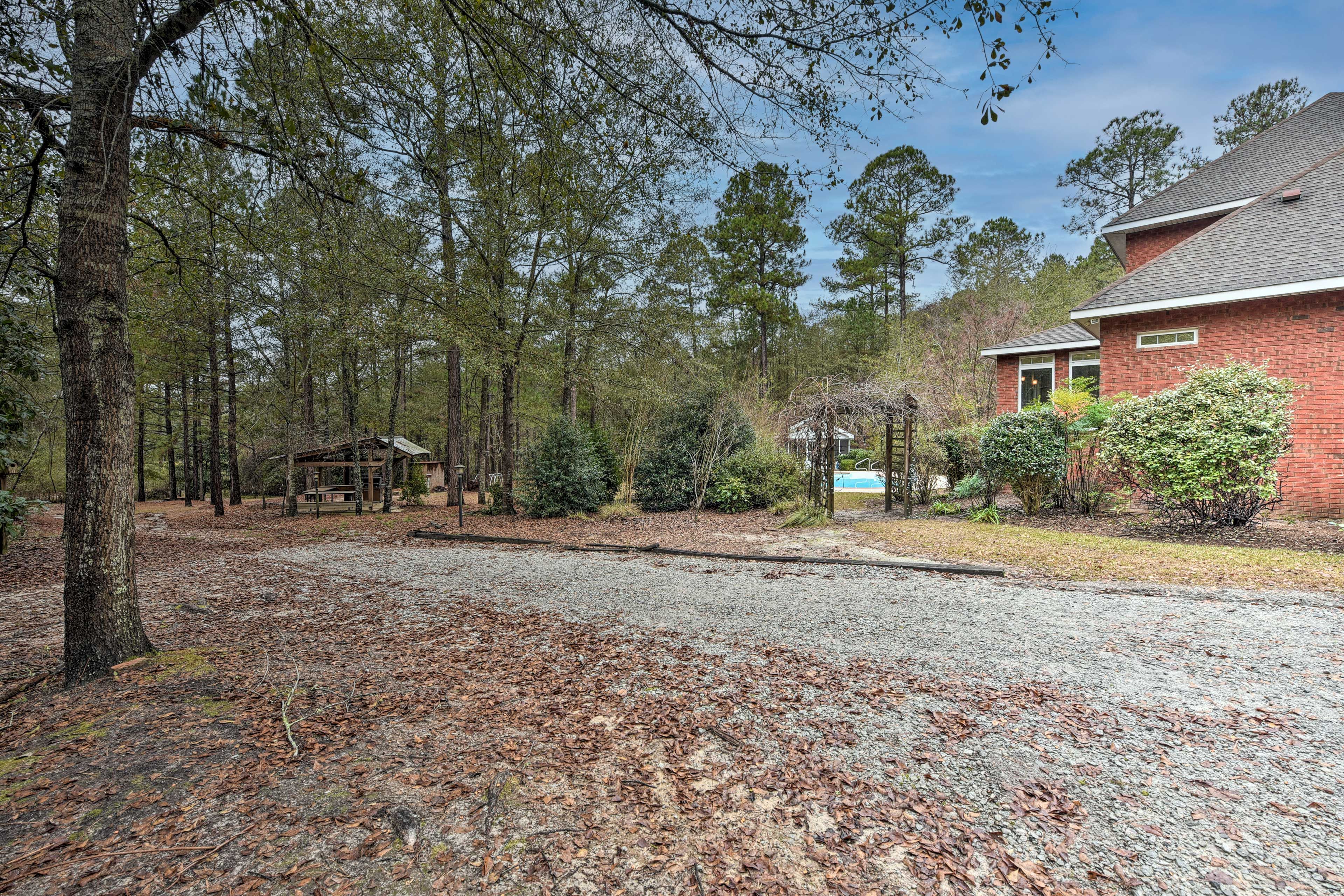 Parking | Driveway (10 Vehicles) | RV Parking Available | EV Charger