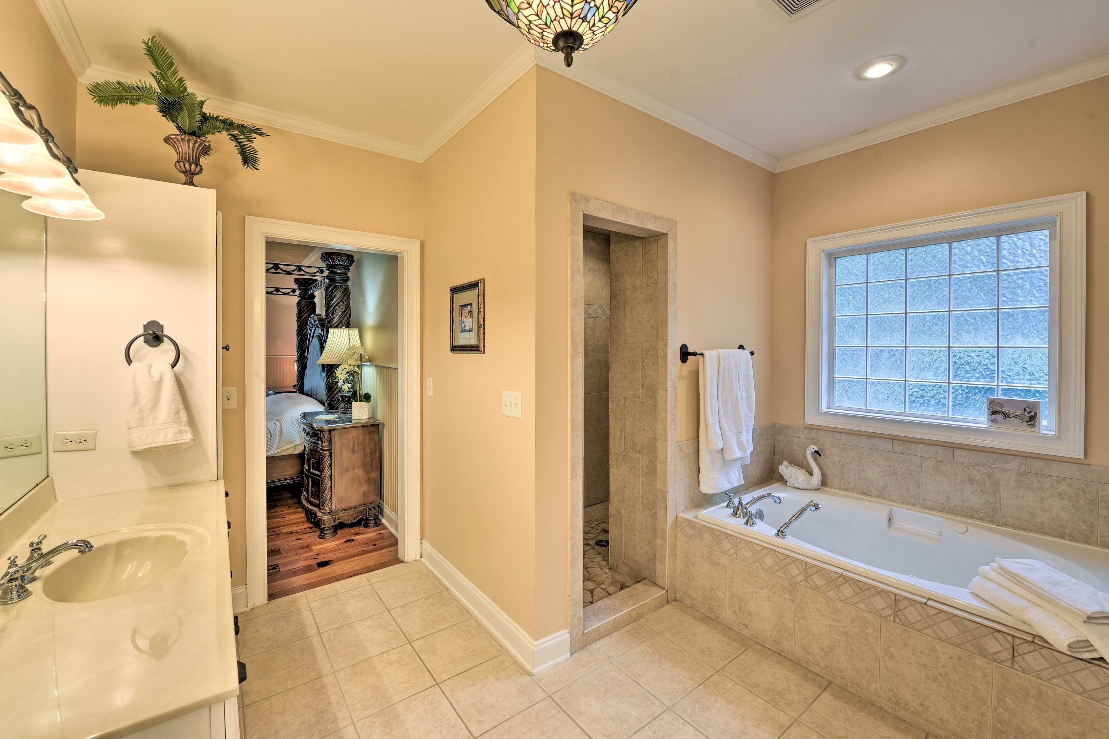 En-Suite Bathroom | Towels Provided | Complimentary Toiletries | 1st Floor