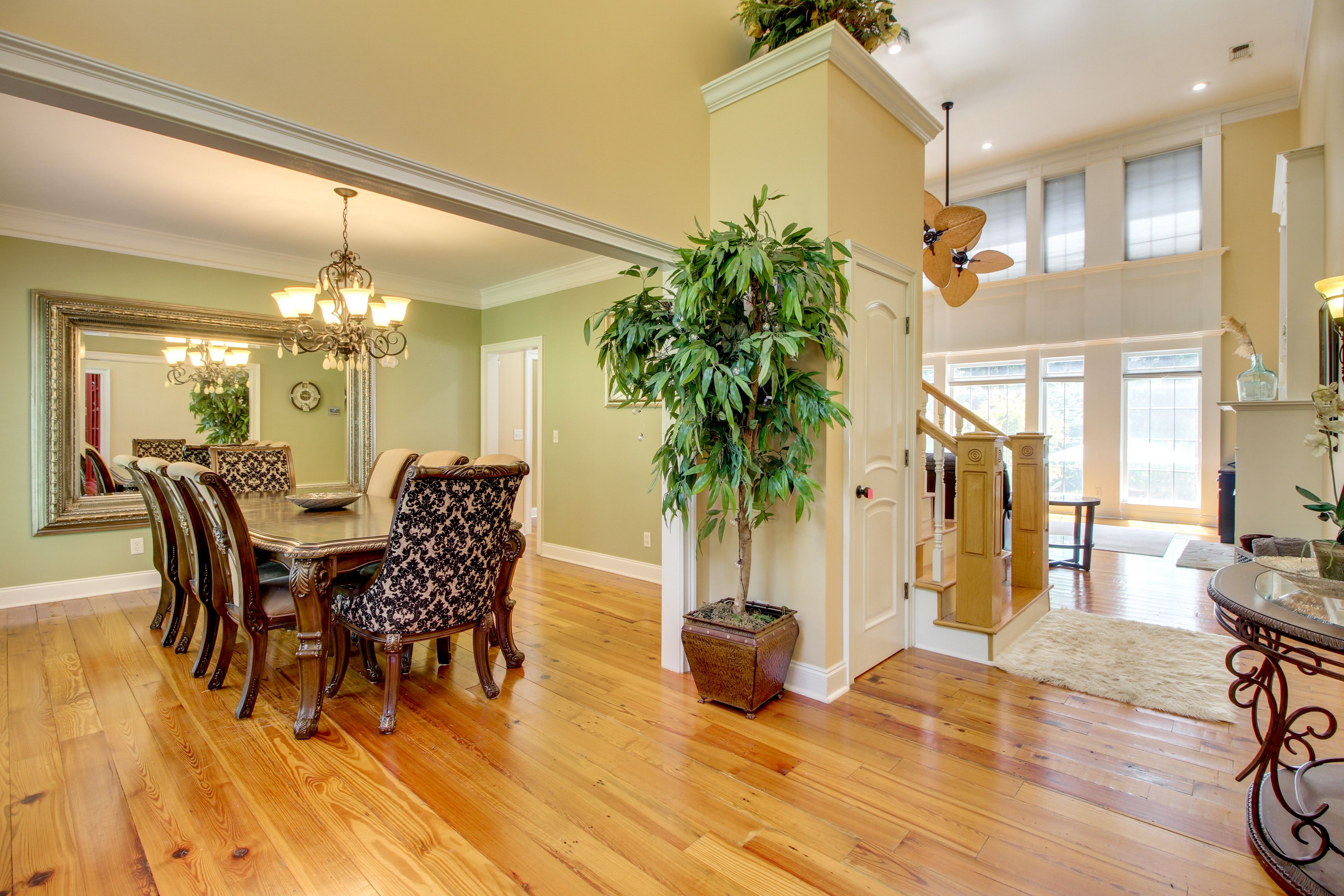 Entryway | Dining Room | Dishes & Flatware Provided | 1st Floor