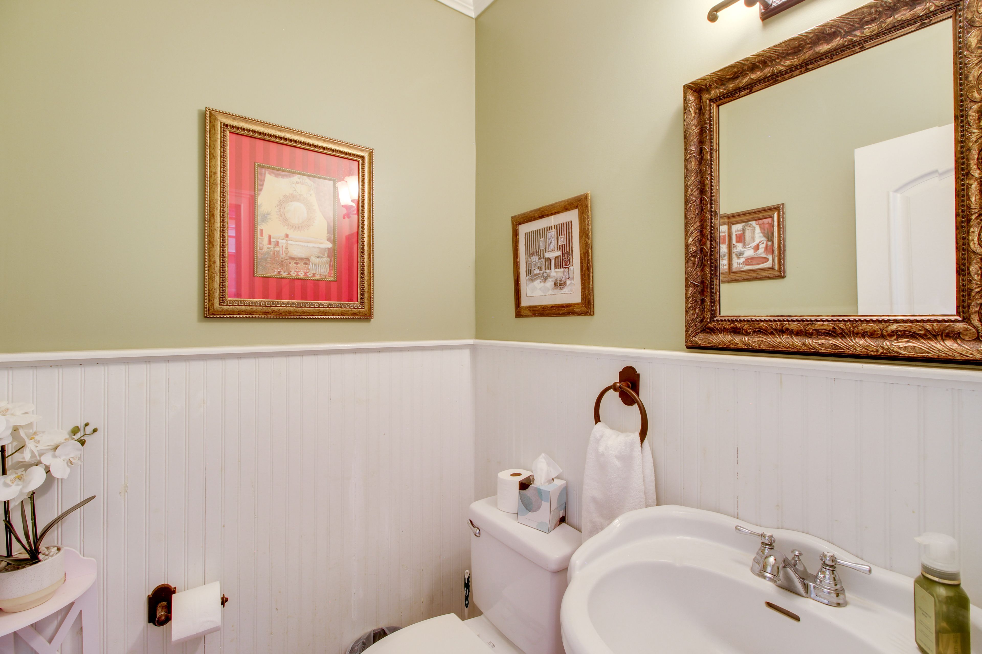 Half Bathroom | 1st Floor
