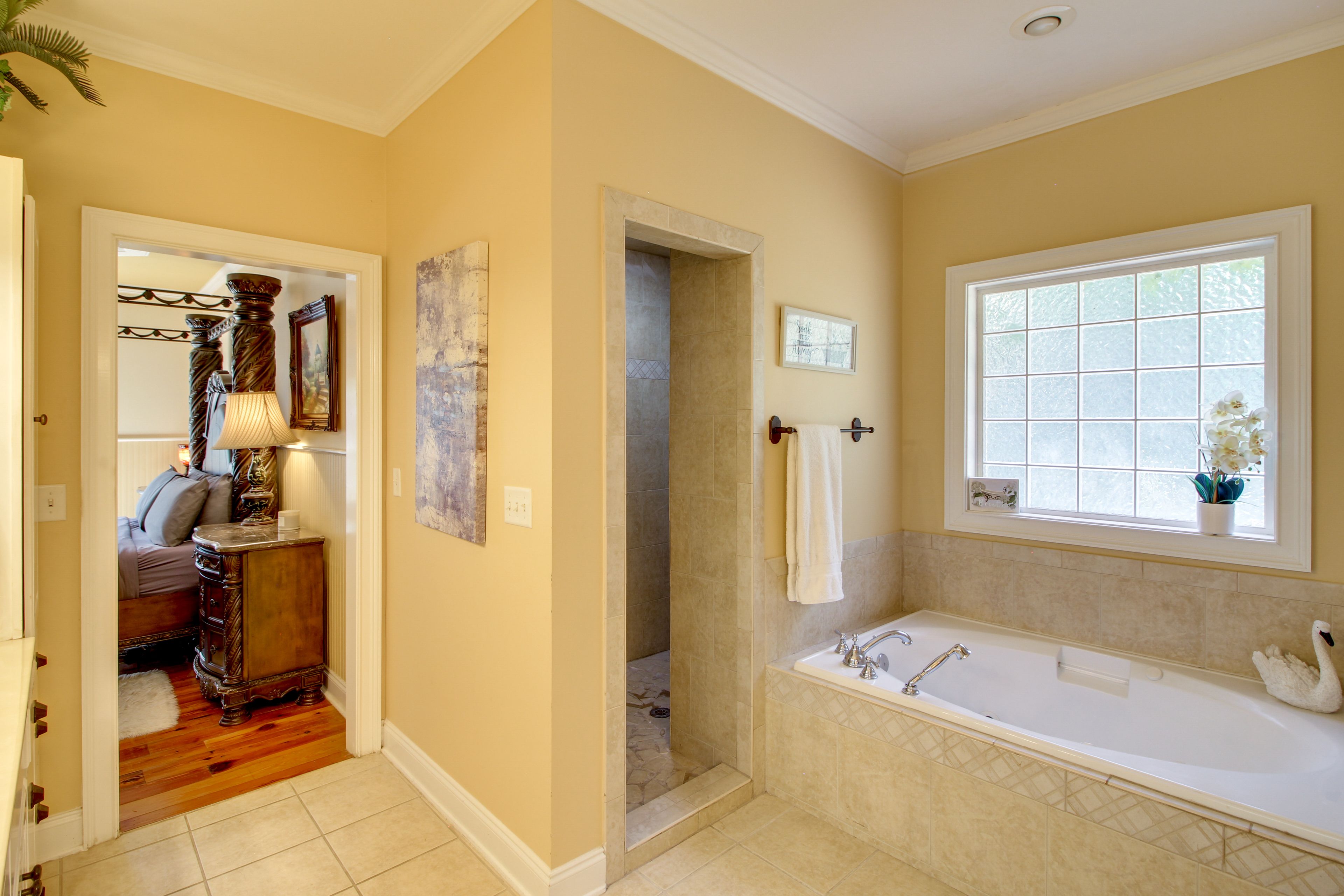 En-Suite Bathroom | Shower | Soaking Tub | Walk-In Closet | 1st Floor