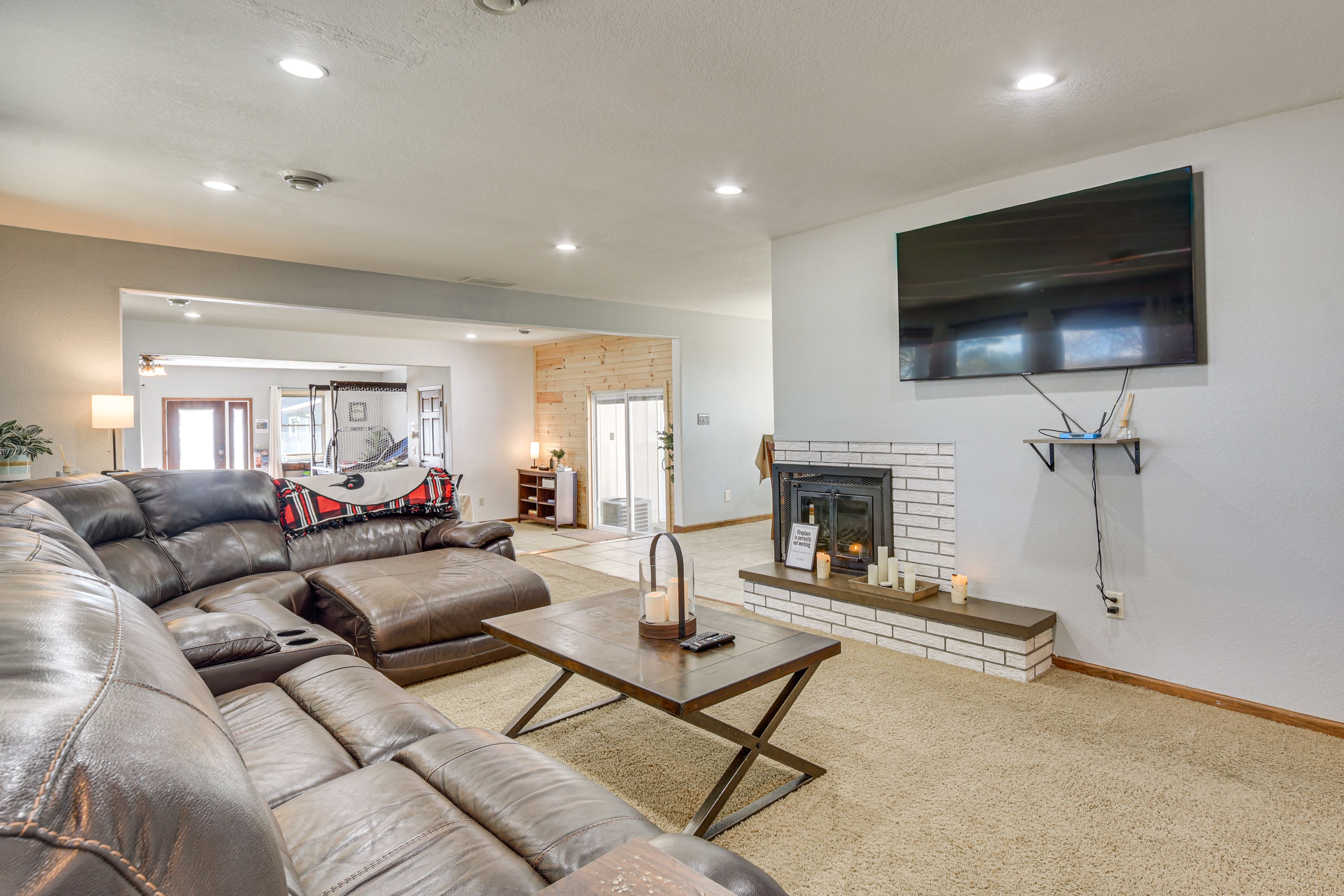 Living Room | Sleeper Sofa | Smart TV | Books