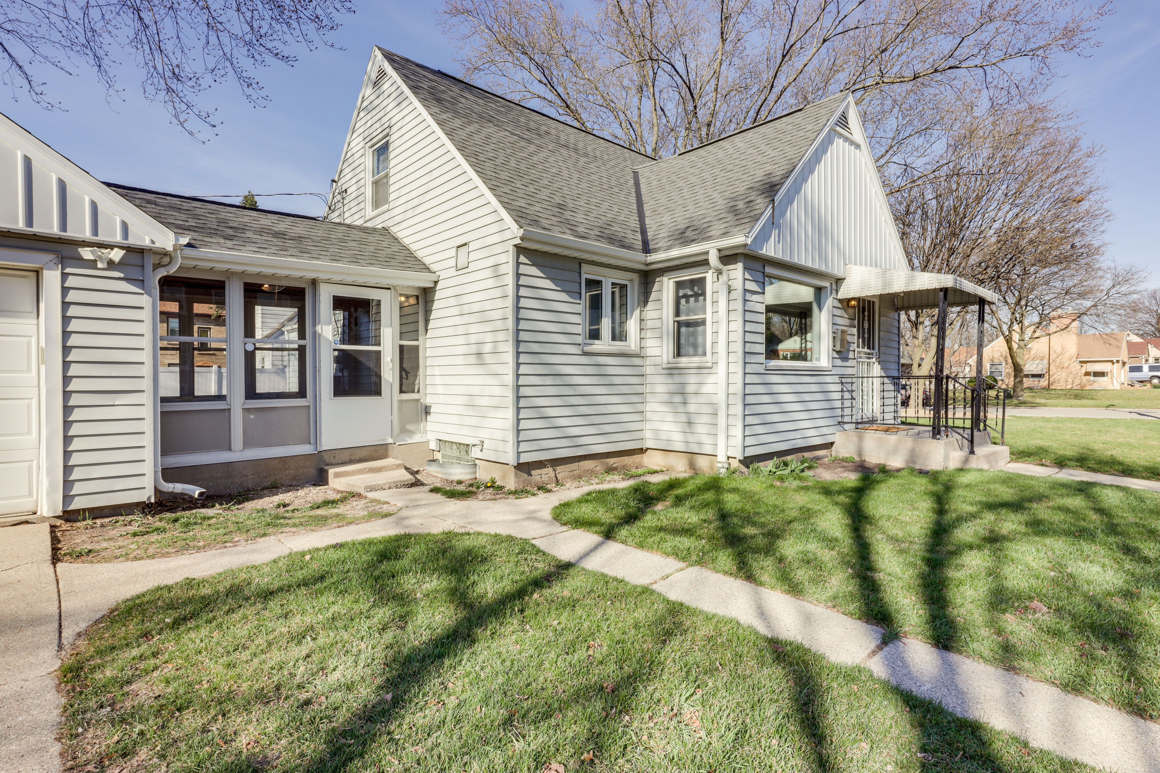 Property Exterior | Driveway Parking (2 Vehicles)