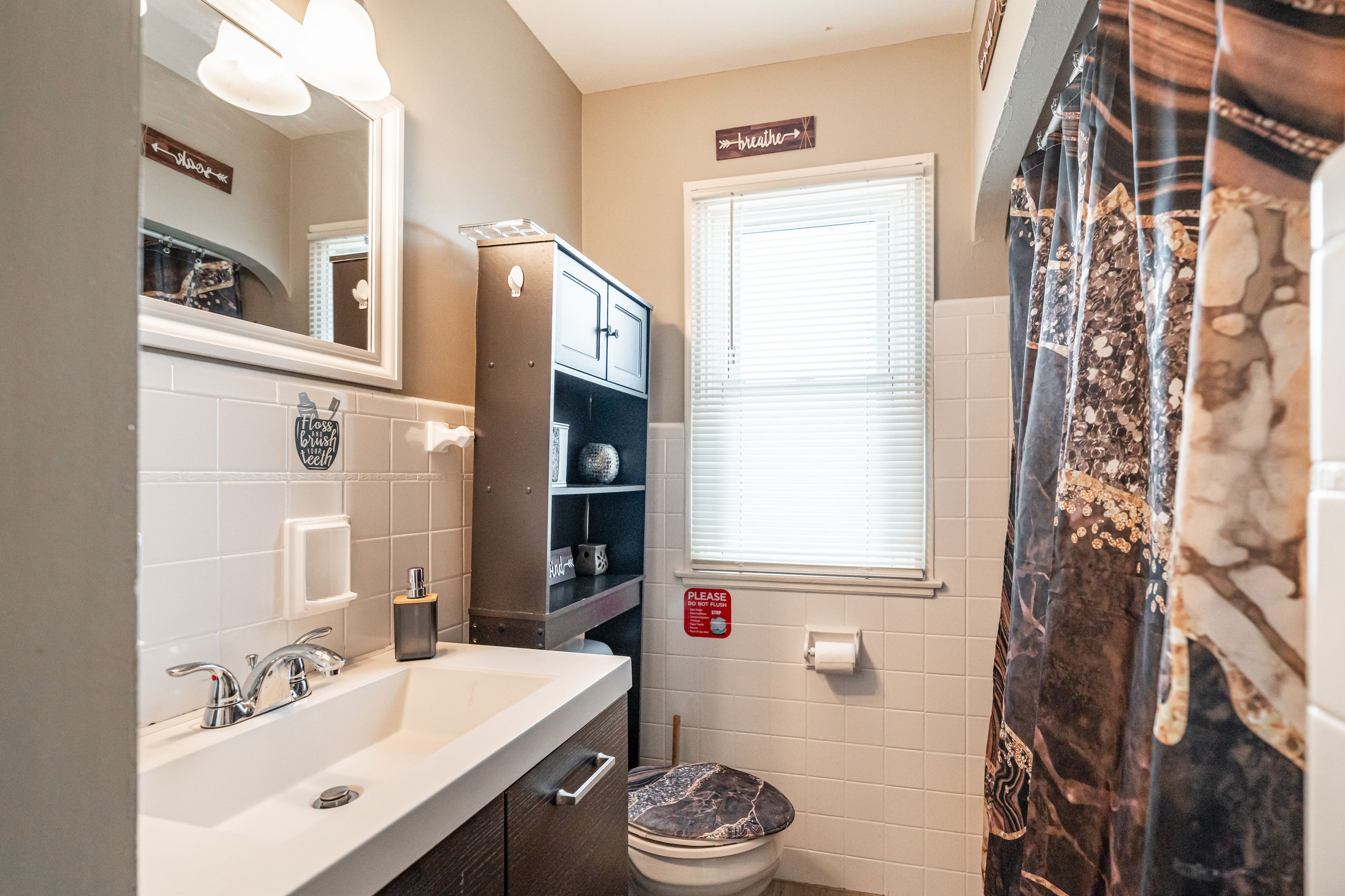 Full Bathroom | Towels Provided