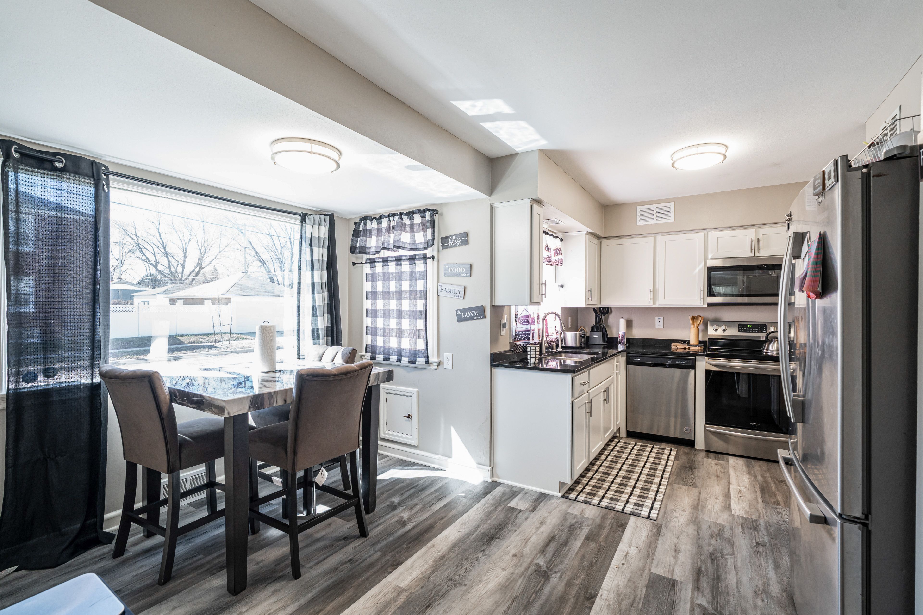 Dining Nook | 1st Floor