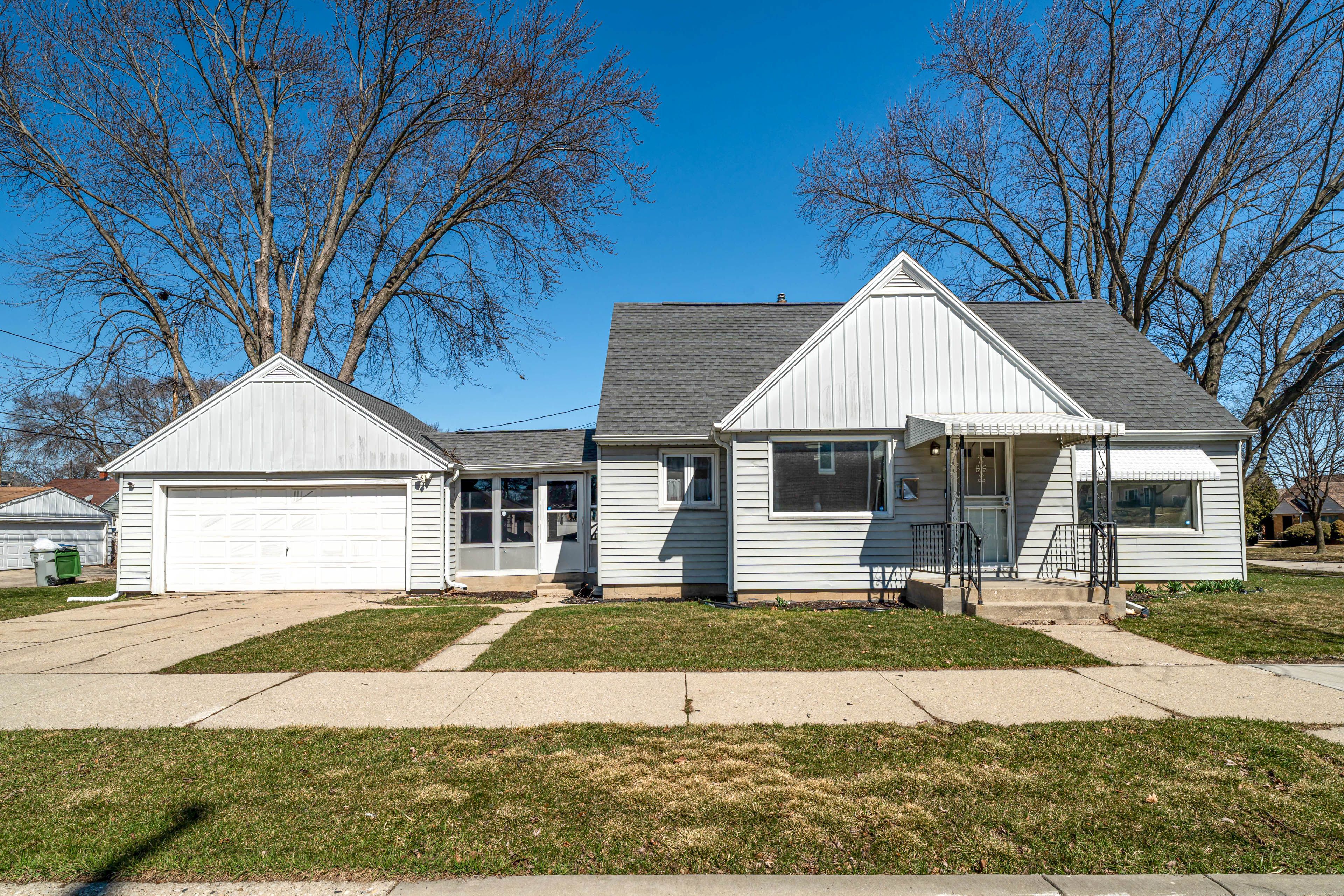 Milwaukee Vacation Rental | 3BR | 1BA | 2 Steps Required | 1,640 Sq Ft