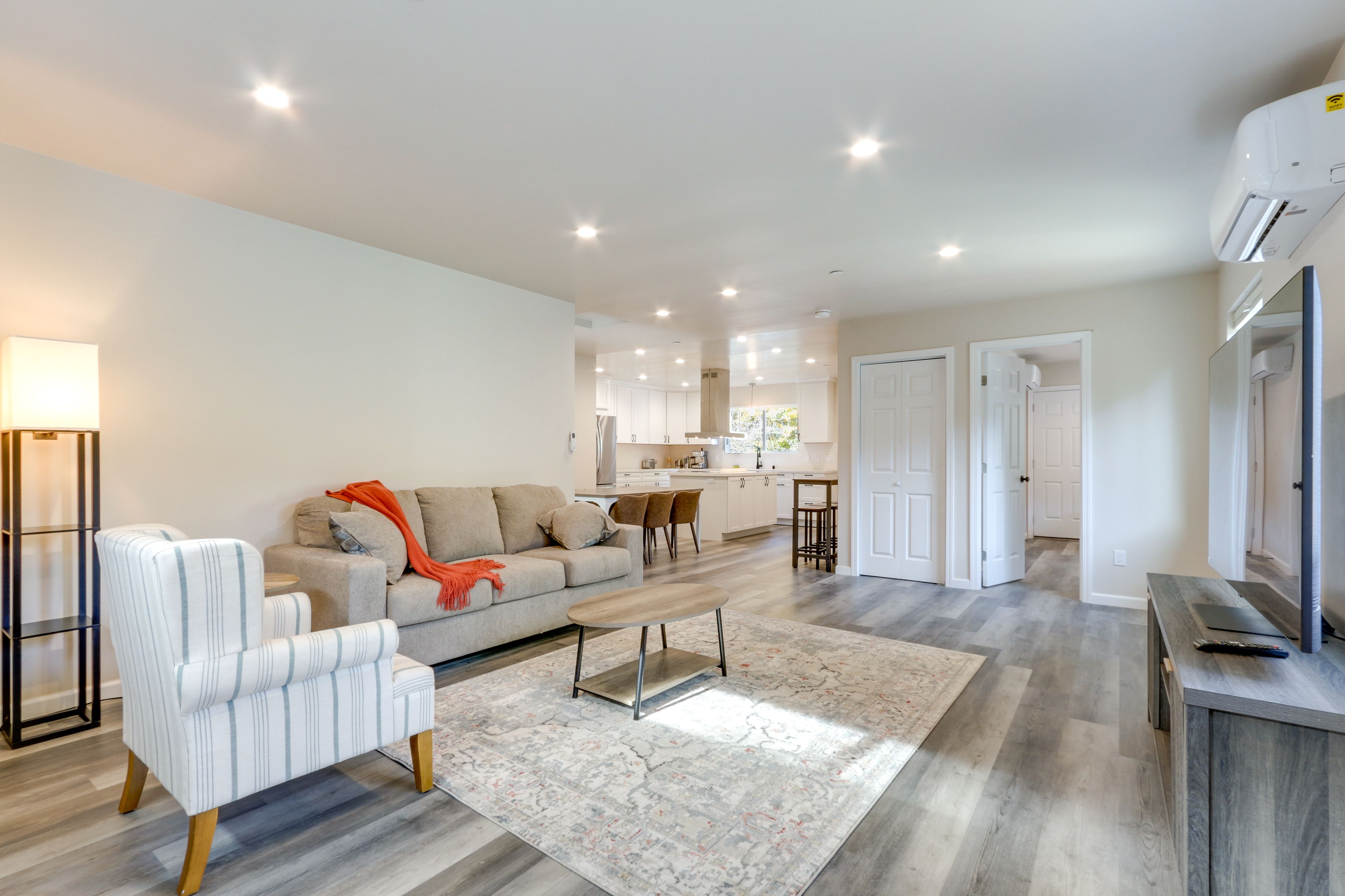 Living Room | Smart TV | Free WiFi