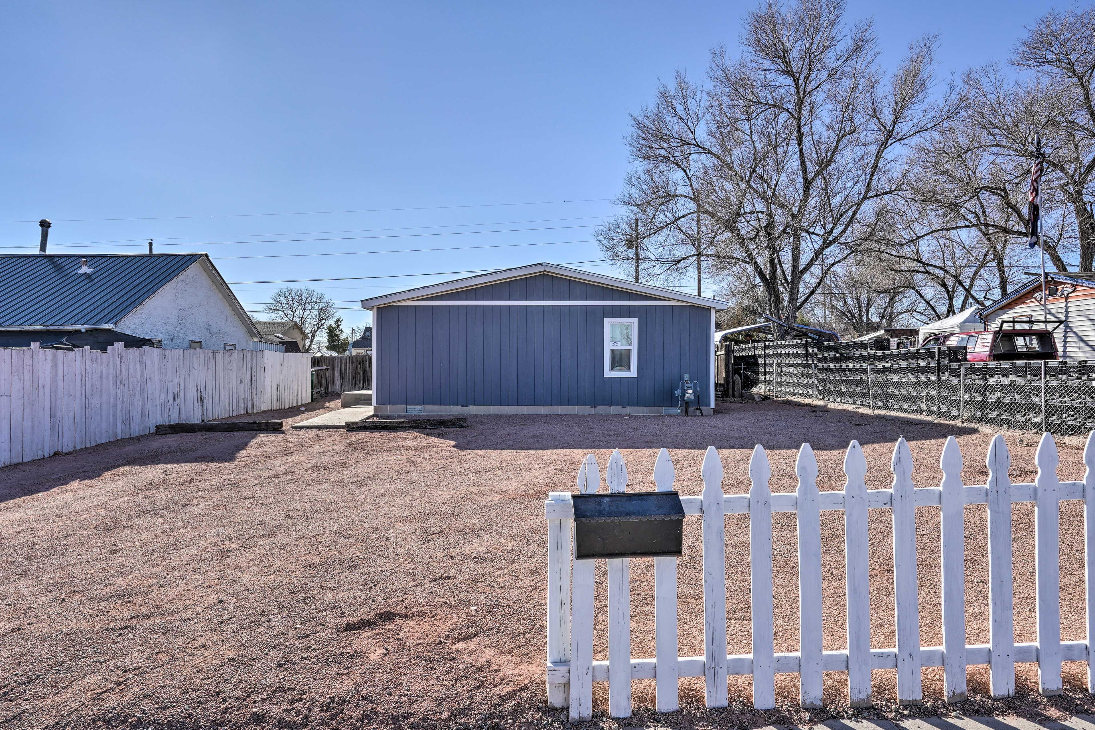 Property Exterior | Driveway (6 Vehicles)