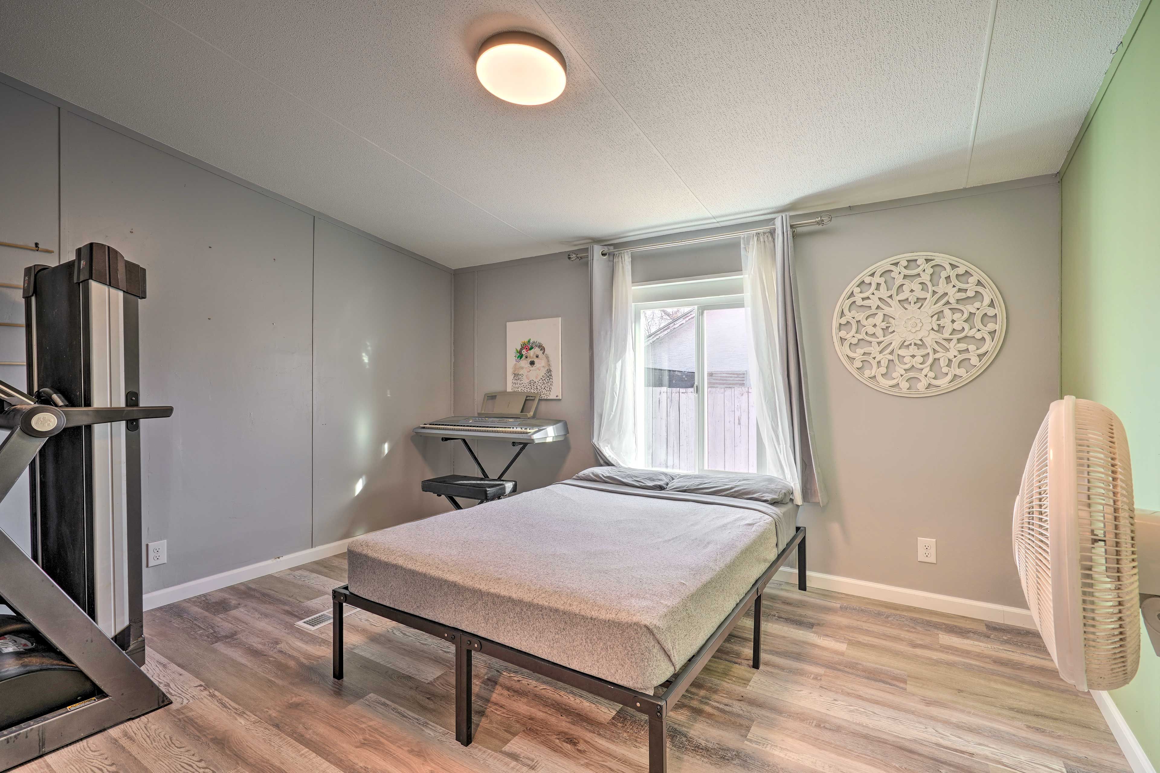 Bedroom 2 | Full Bed | Treadmill