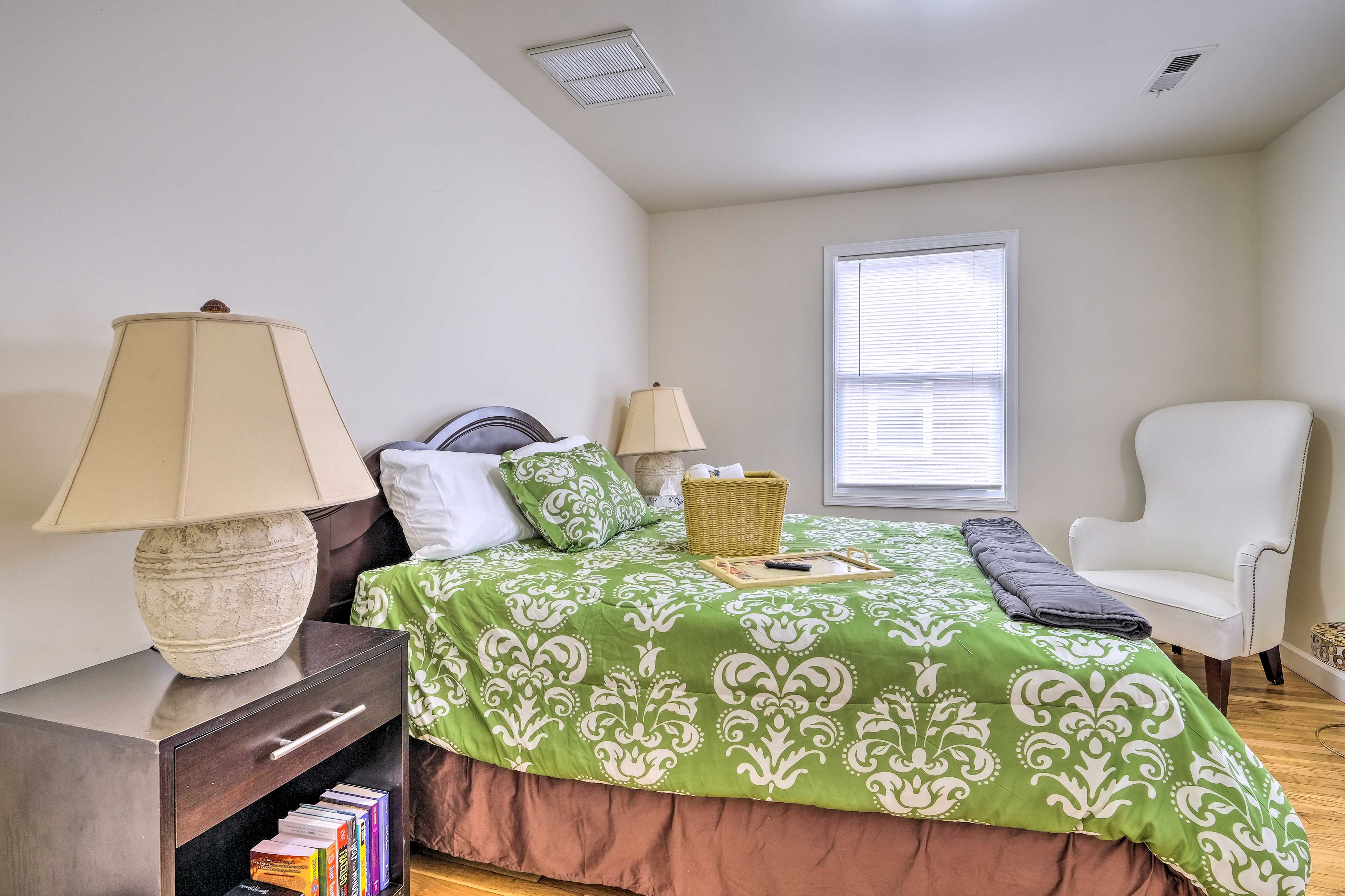 Bedroom 1 | Queen Bed | Linen Provided