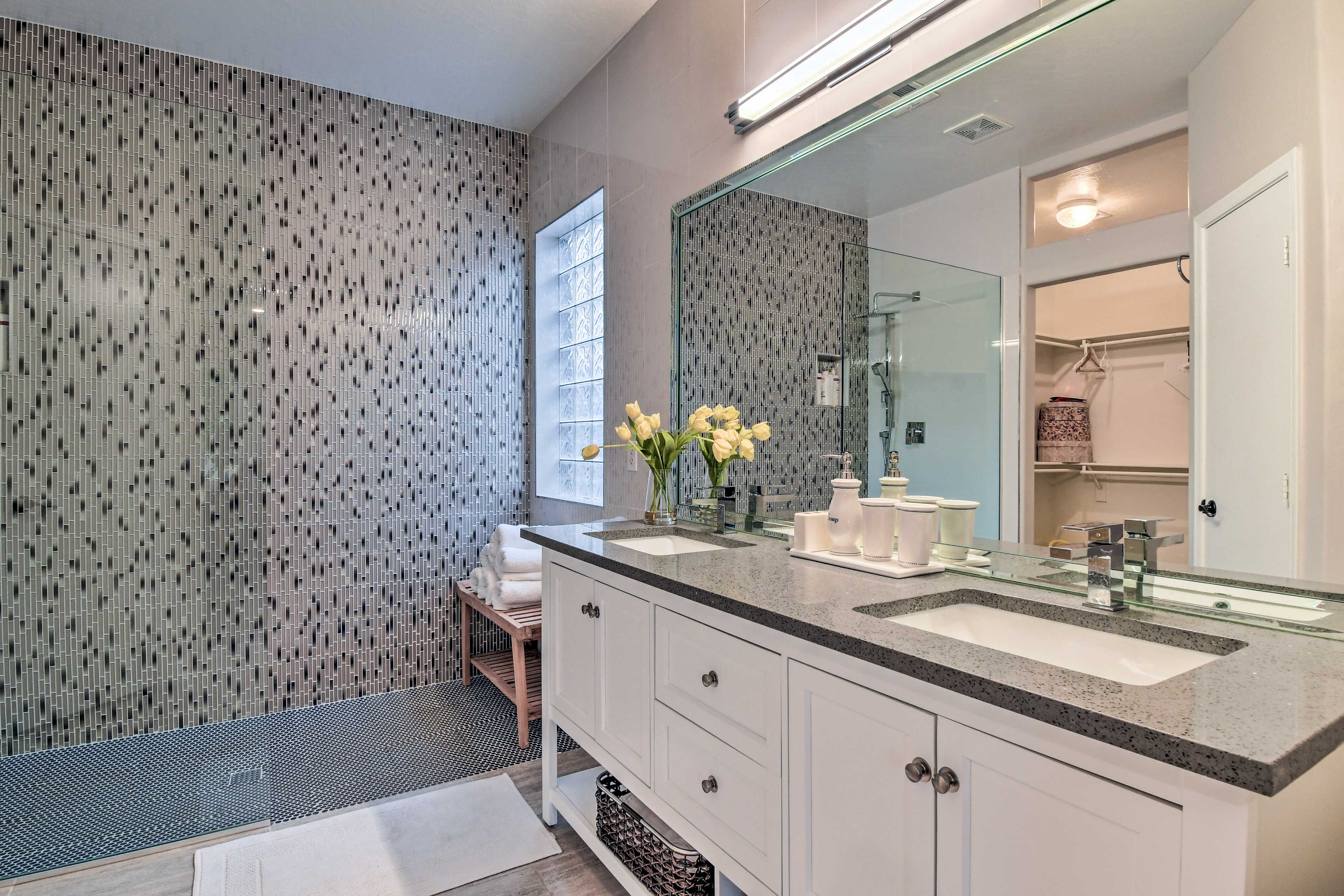 En-Suite Bathroom | Towels Provided | Complimentary Toiletries