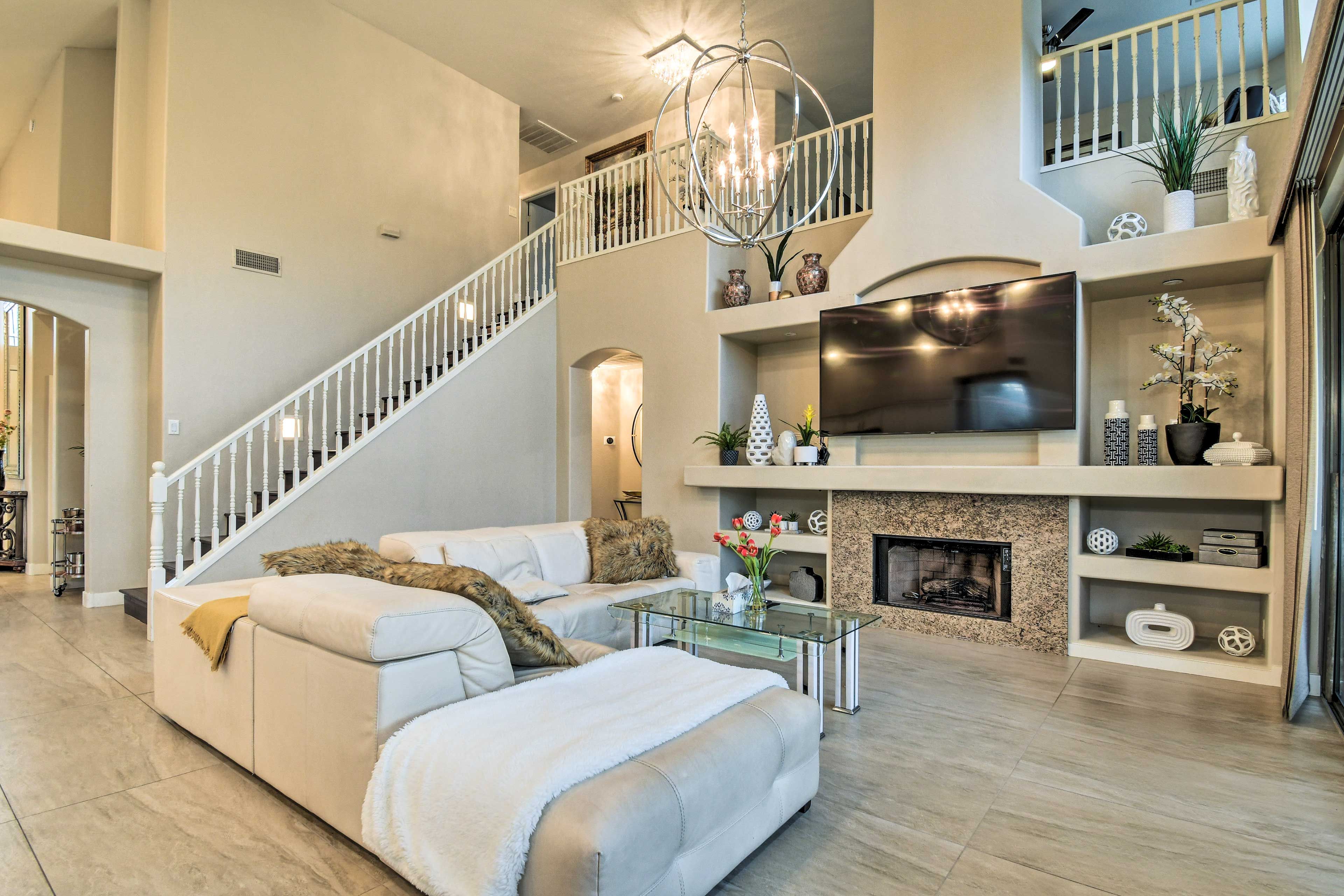 Living Room | Smart TV | Gas Fireplace