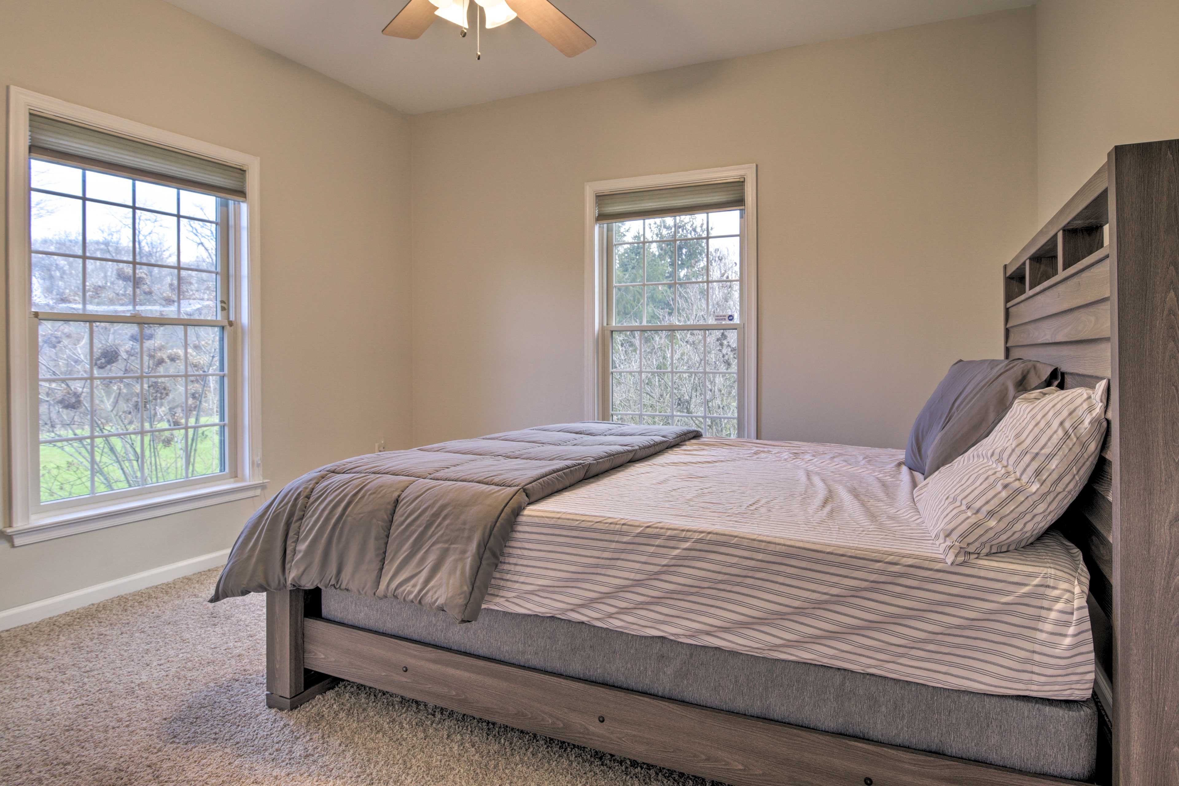 Bedroom 1 | Queen Bed | 1st Floor
