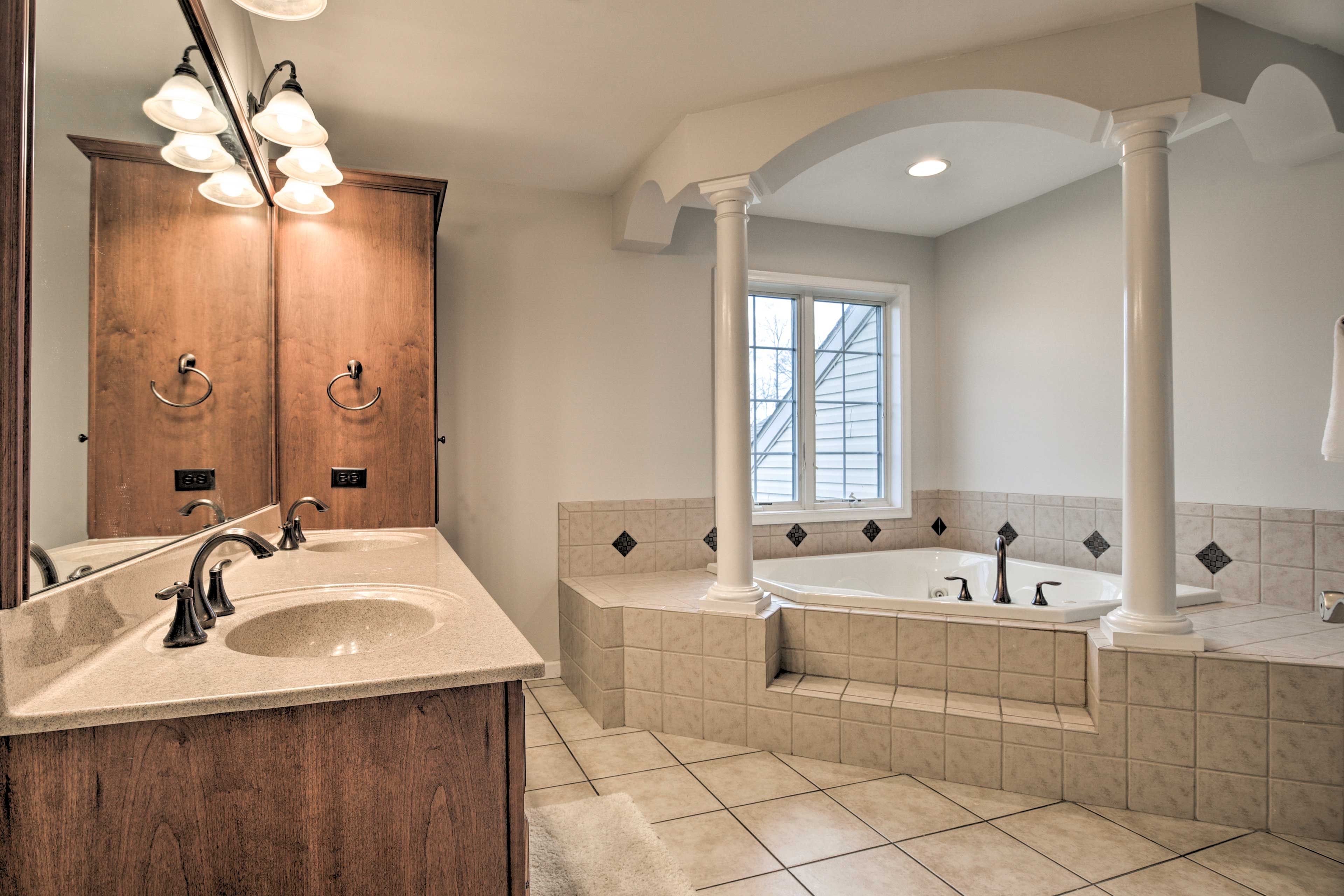 En-Suite Bathroom | 2nd Floor