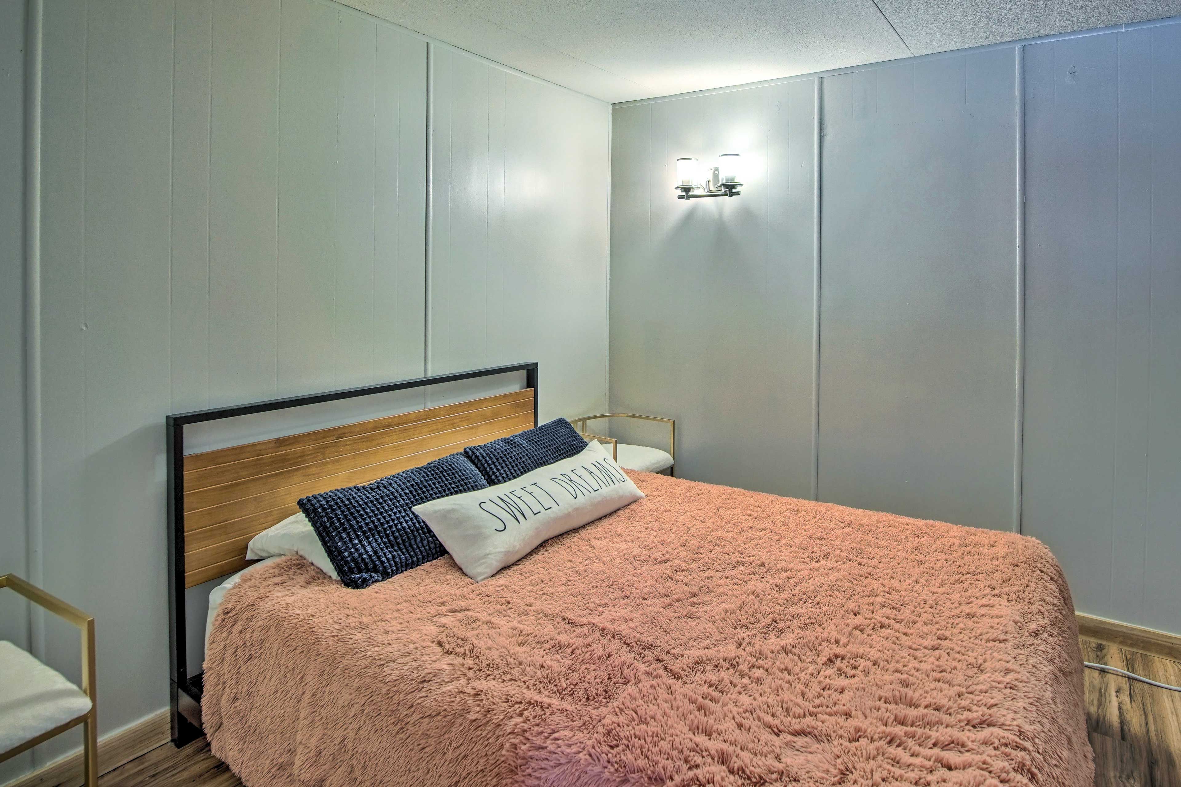 Bedroom 1 | Queen Bed | Linens Provided