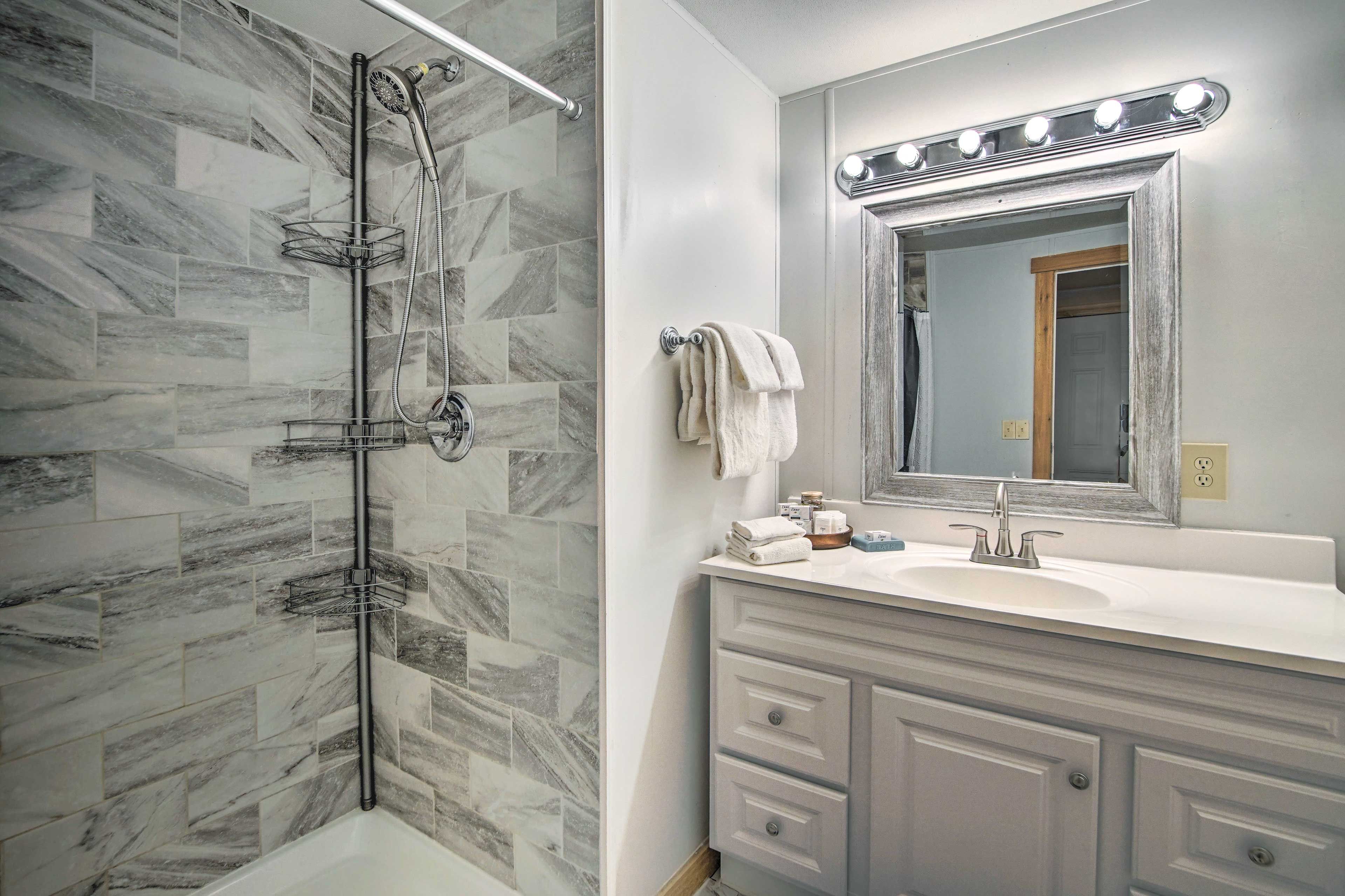 Full Bathroom | Complimentary Toiletries