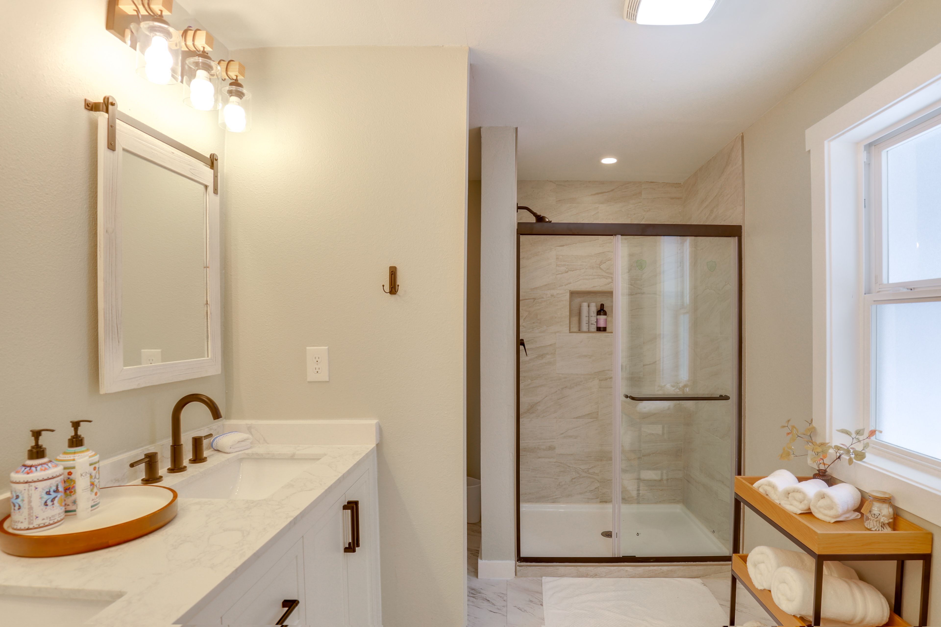 Full Bath | Towels | Hair Dryer