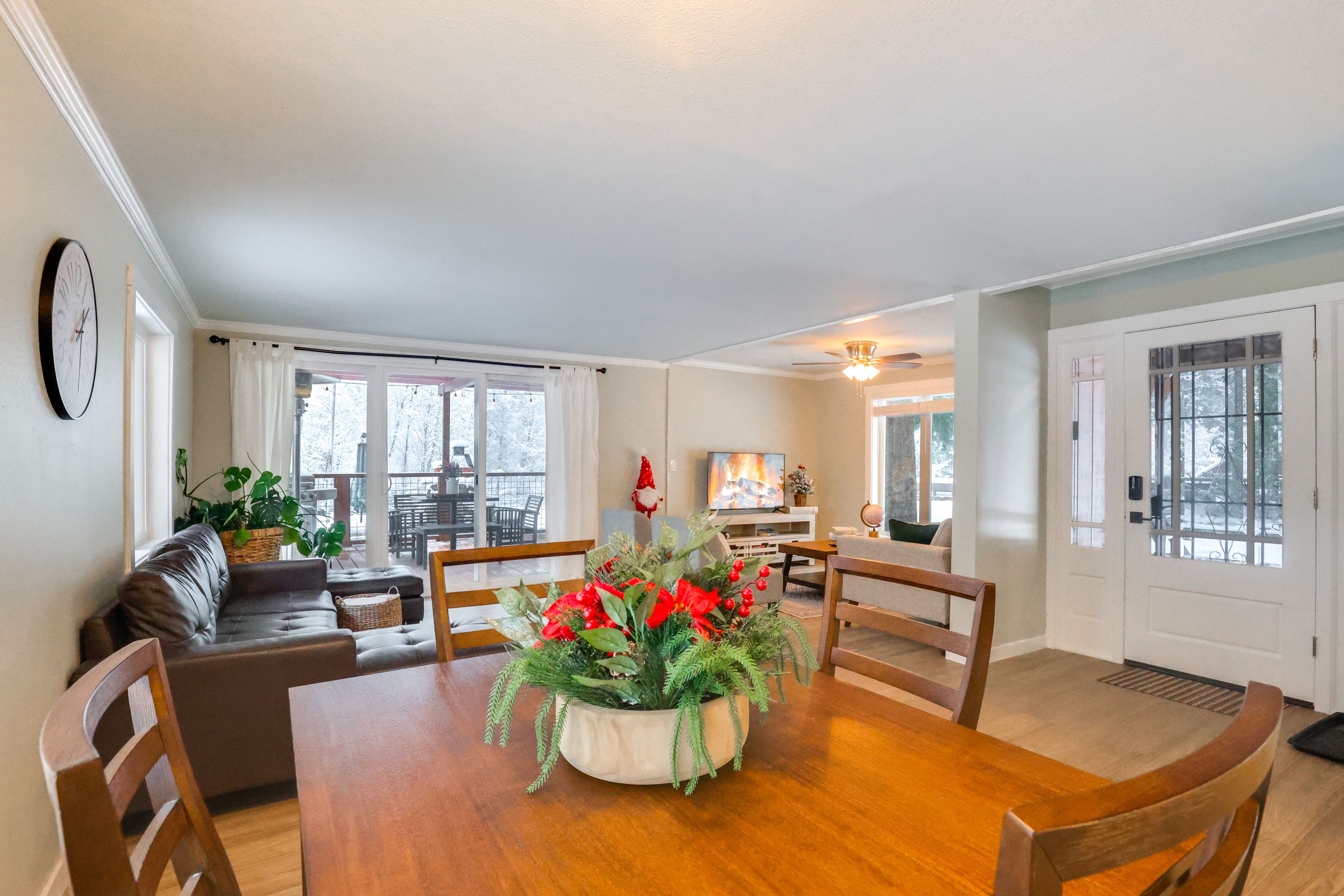 Dining Area | Dishware & Flatware