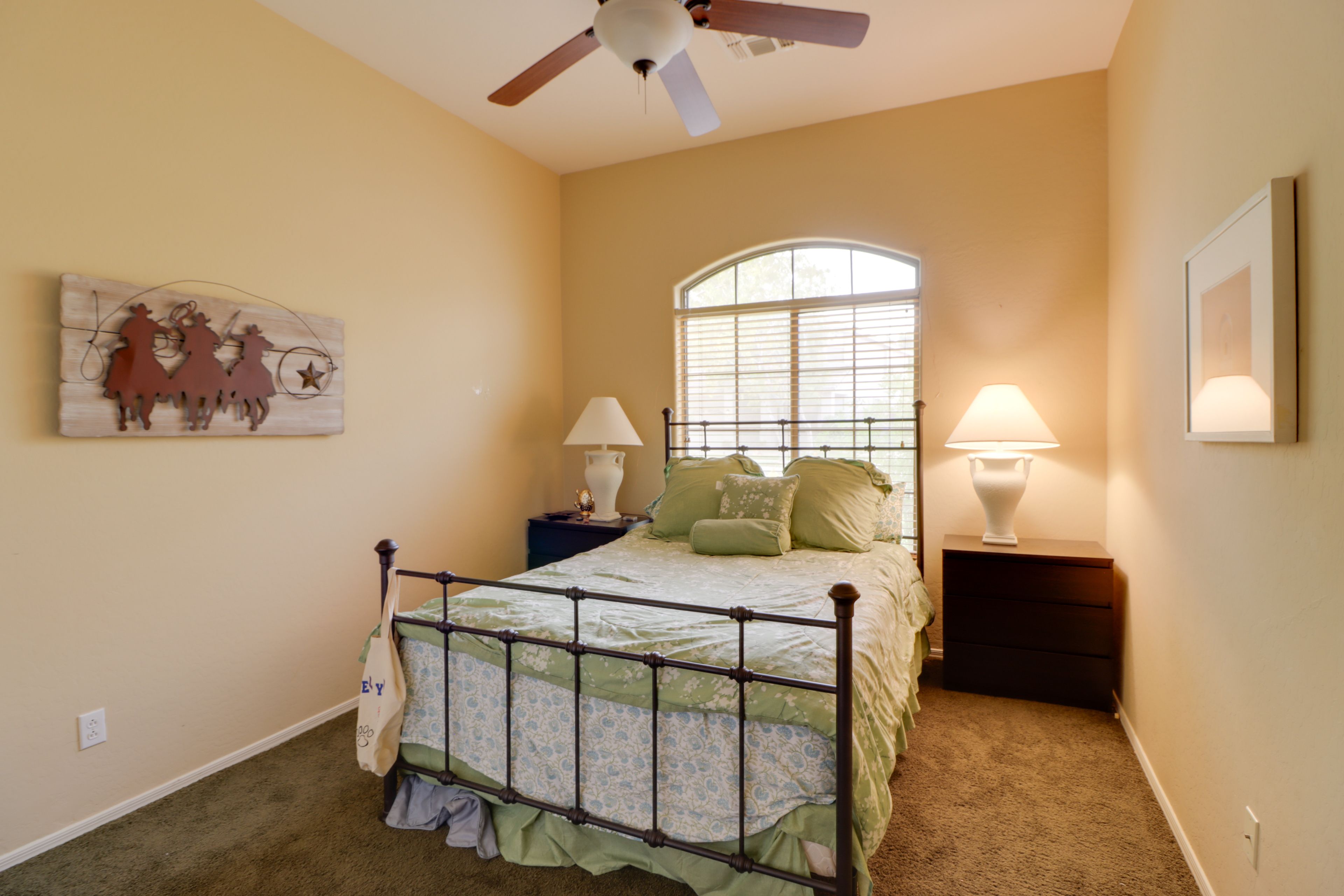 Bedroom 3 | Queen Bed