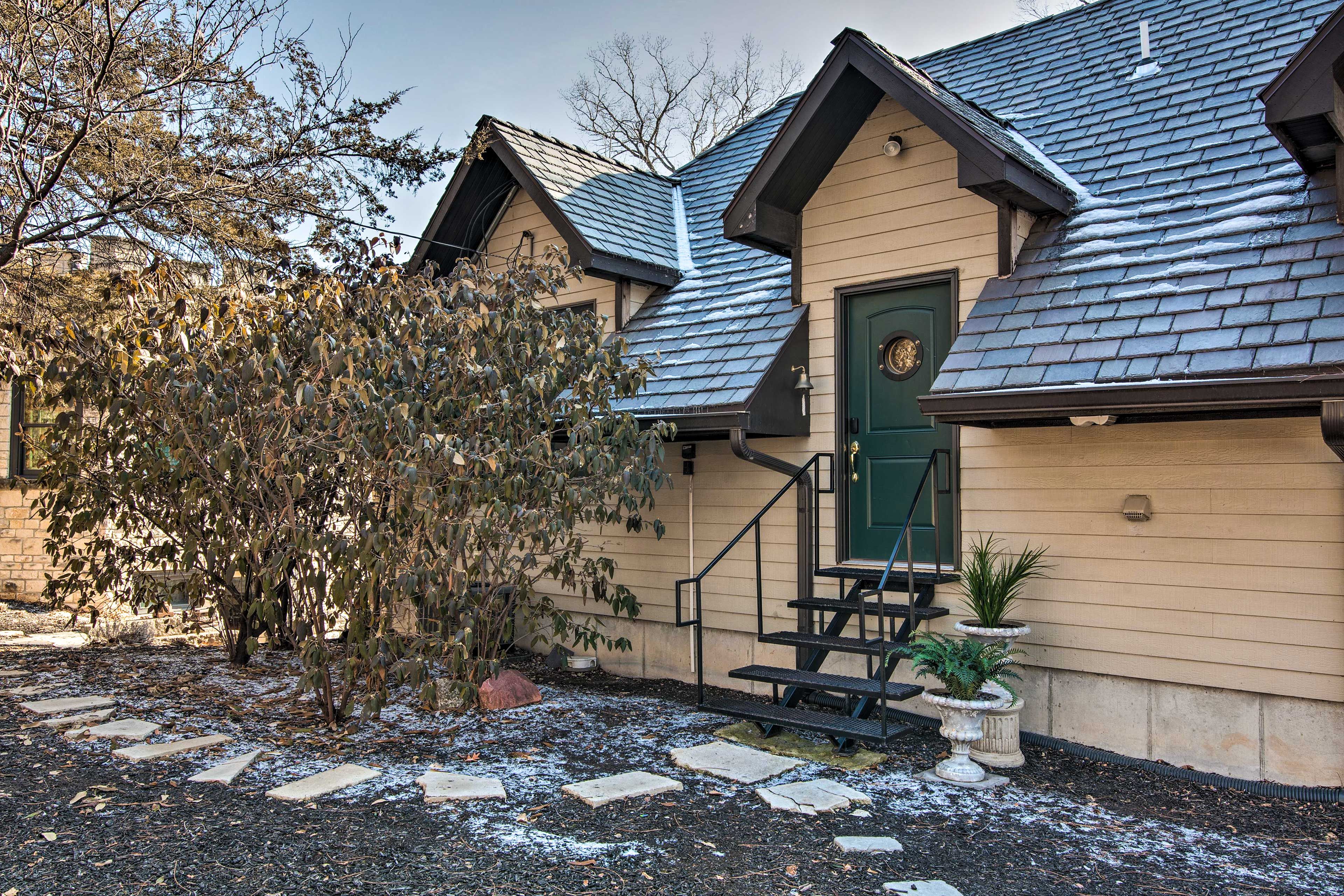 Exterior | Guest House Entrance