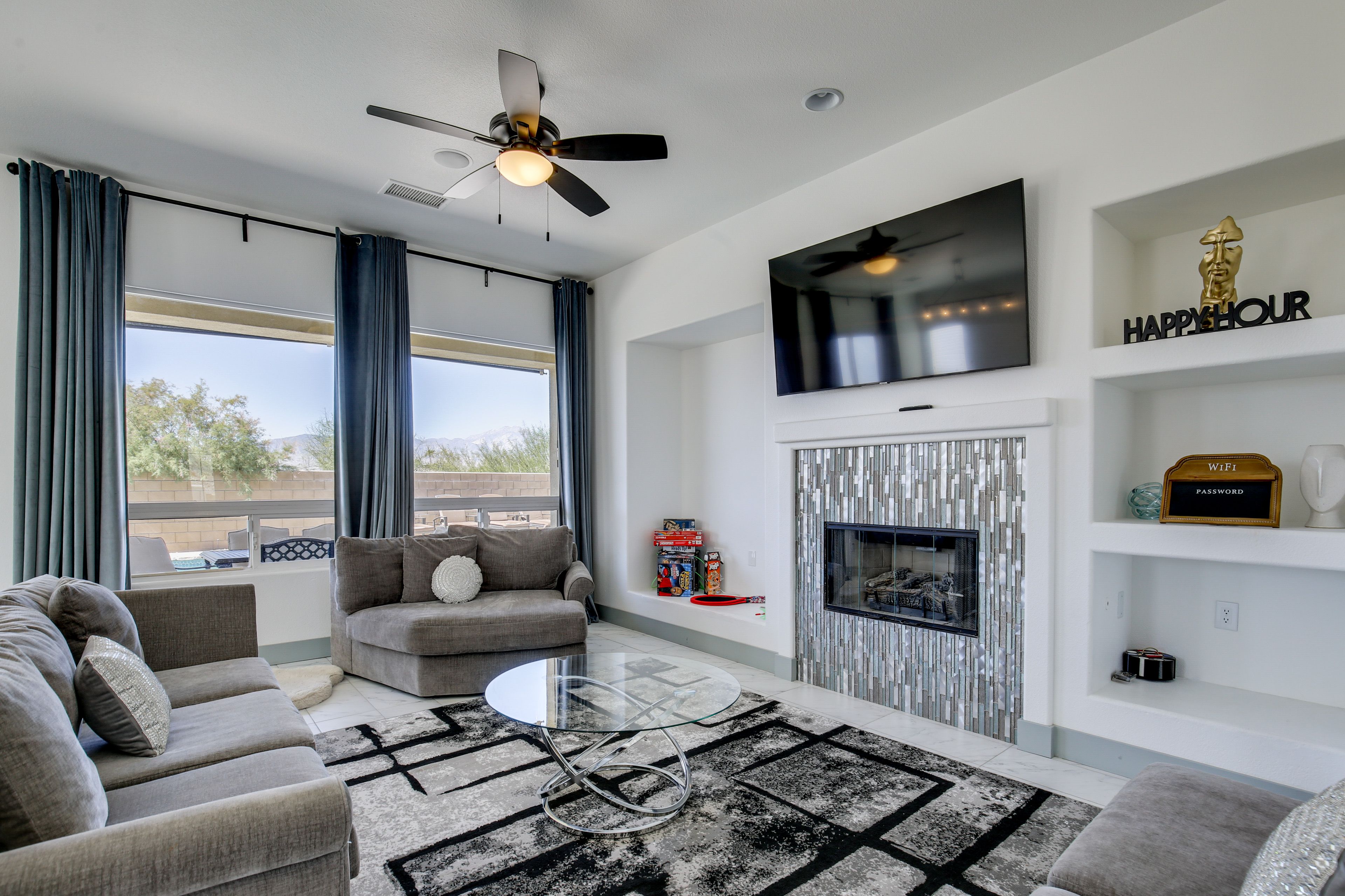 Living Room | Board Games | Smart TV