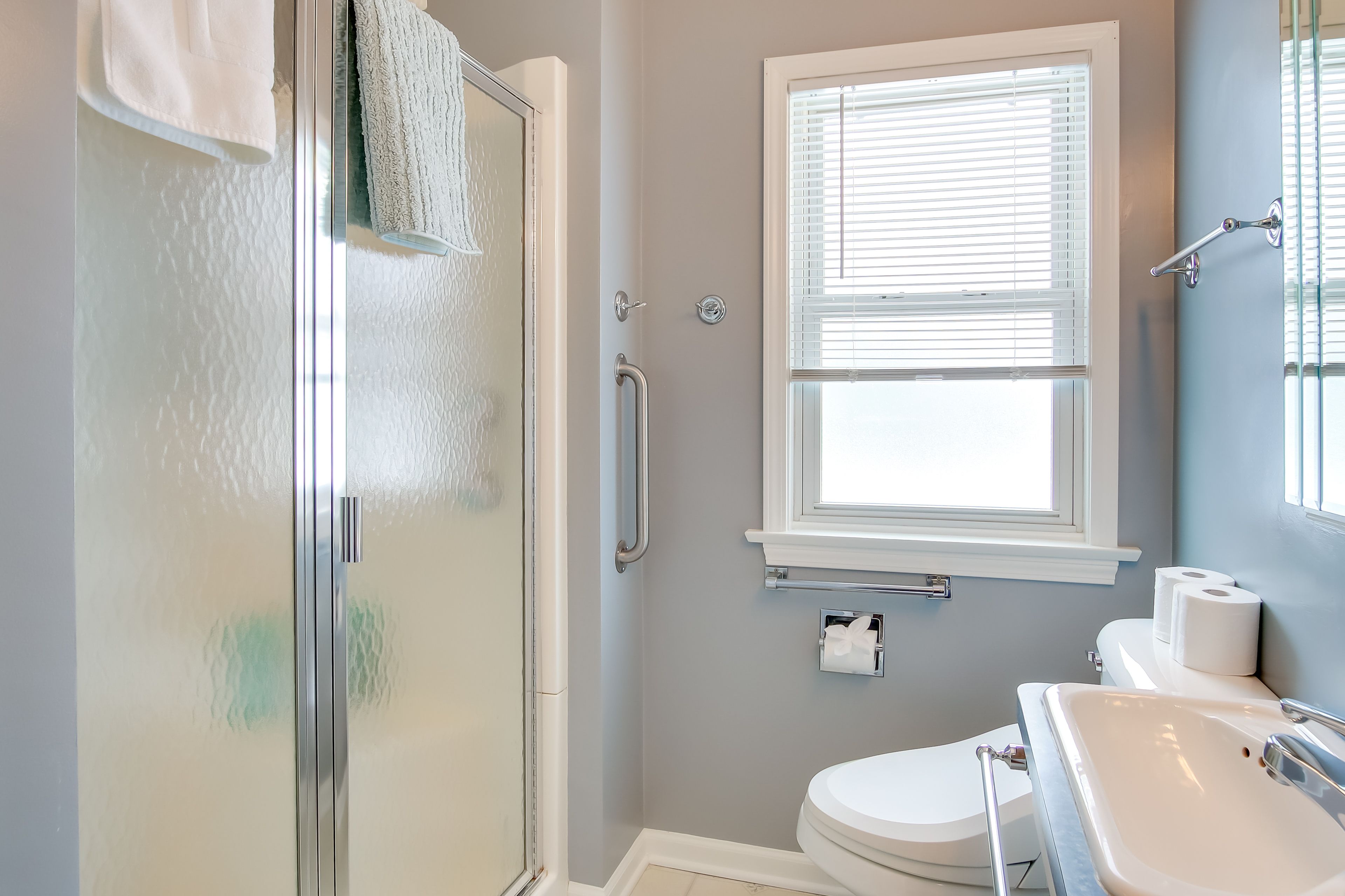 Full Bathroom | 1st Floor | Complimentary Toiletries | Towels Provided