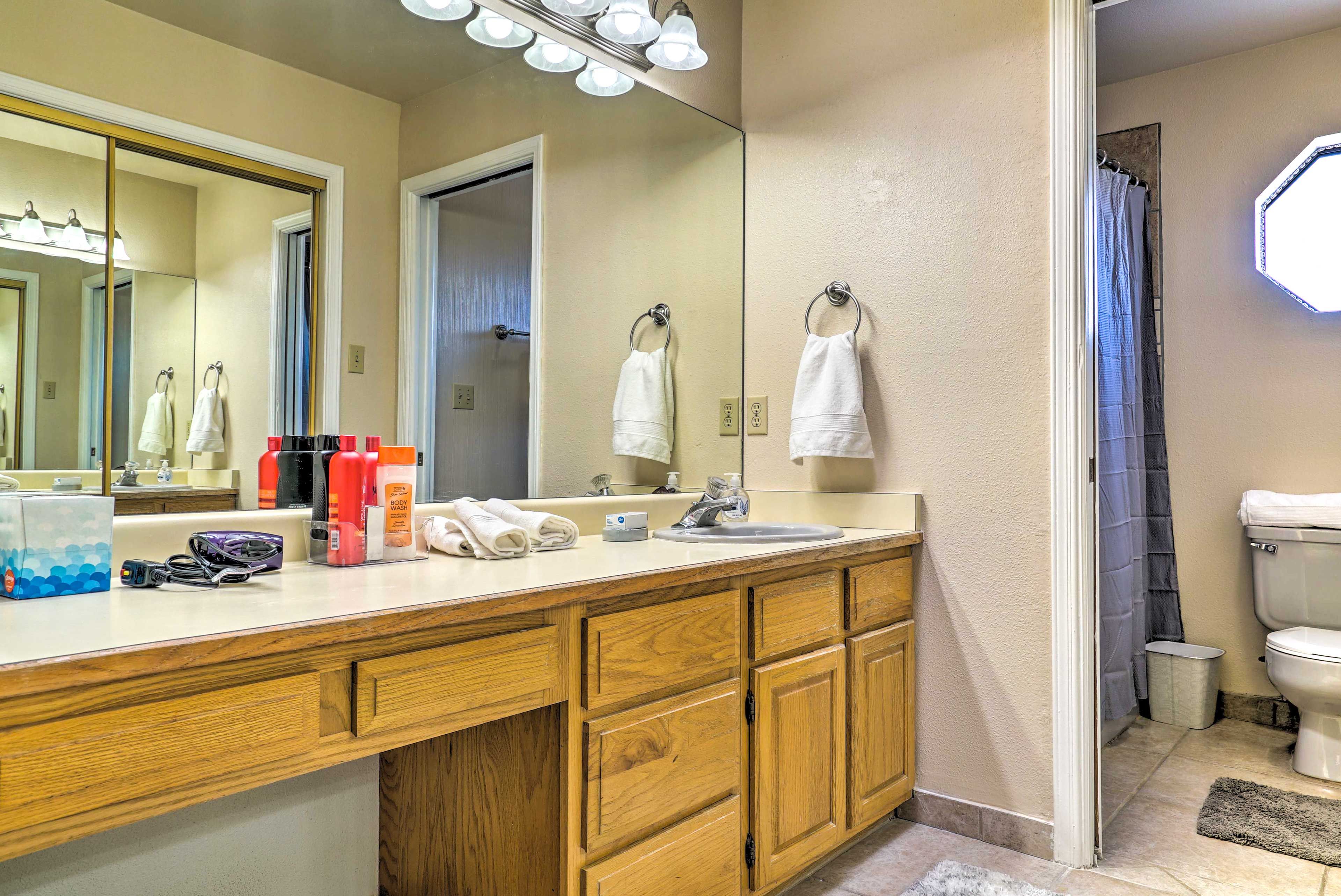 En-Suite Bathroom | Complimentary Toiletries