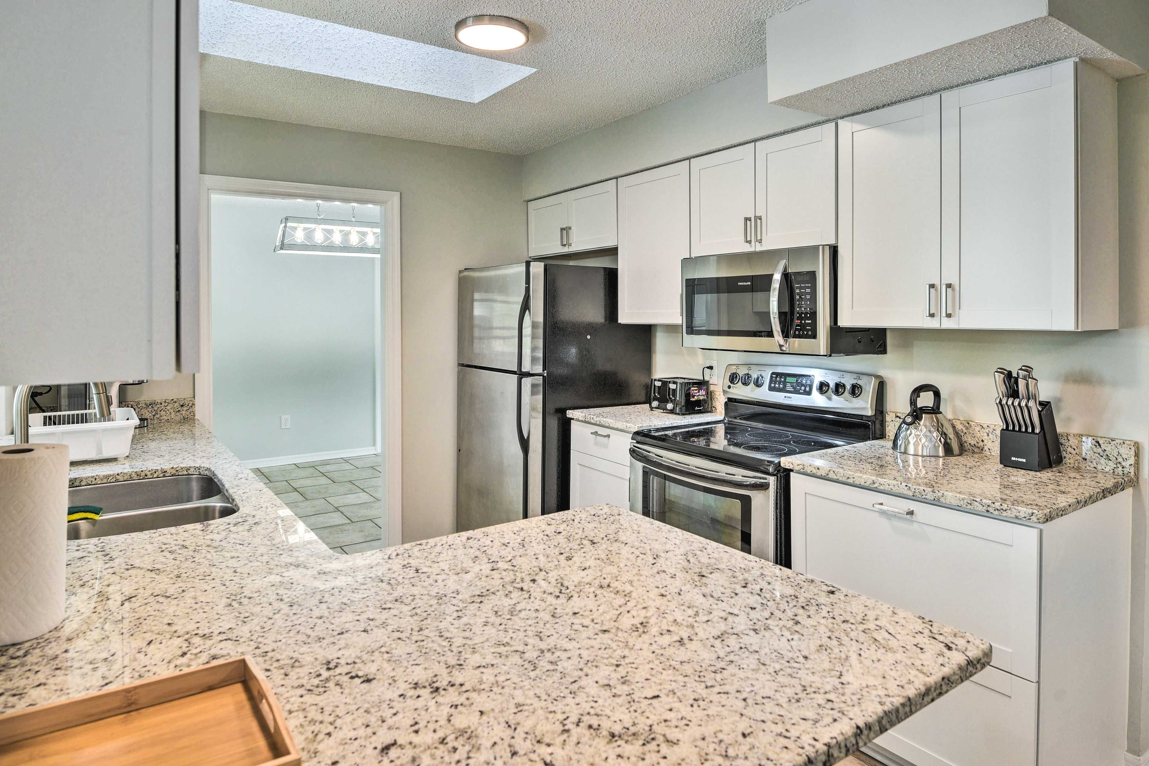 Kitchen | Trash Bags & Paper Towels Provided