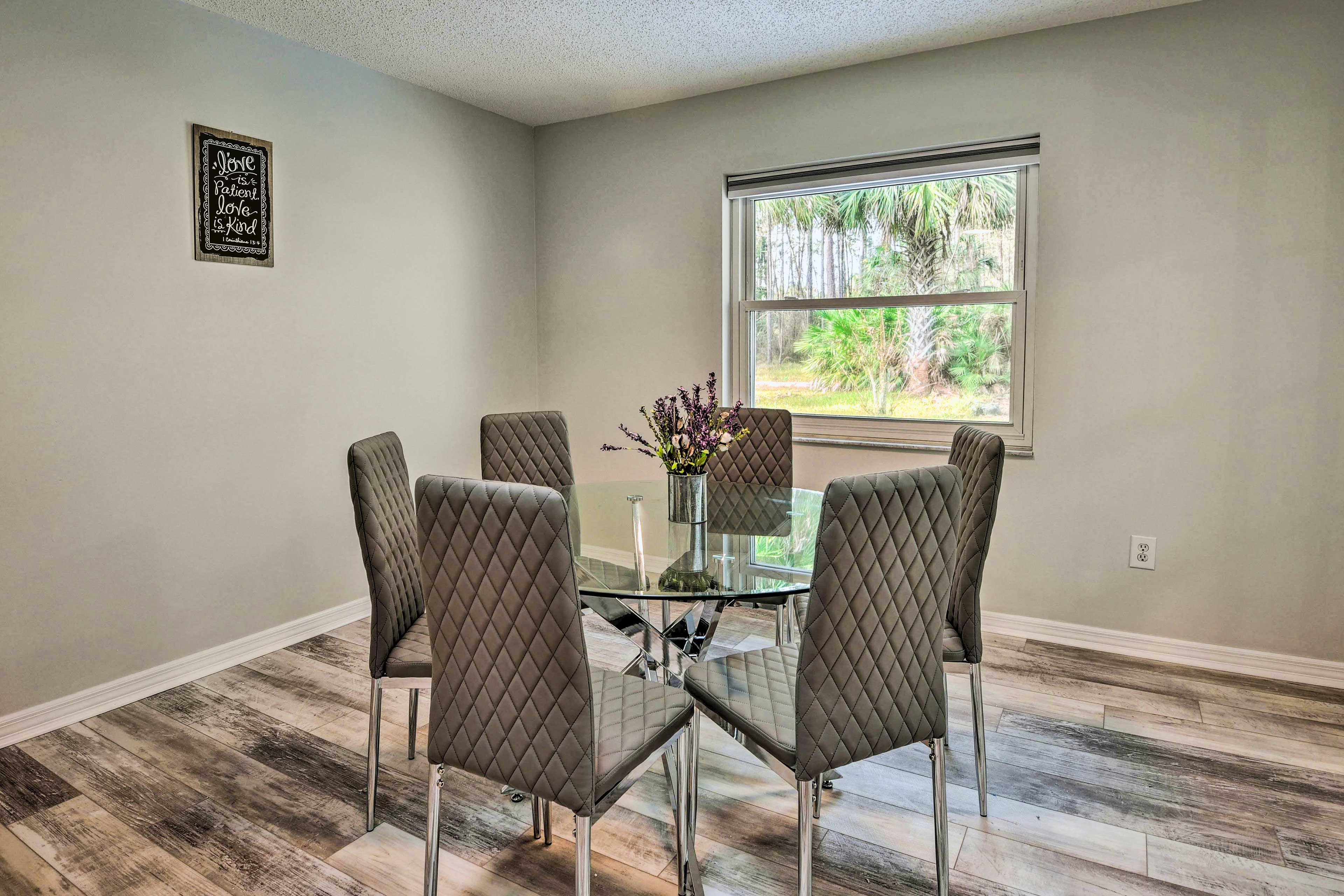 Dining Area | Dishware & Flatware Provided