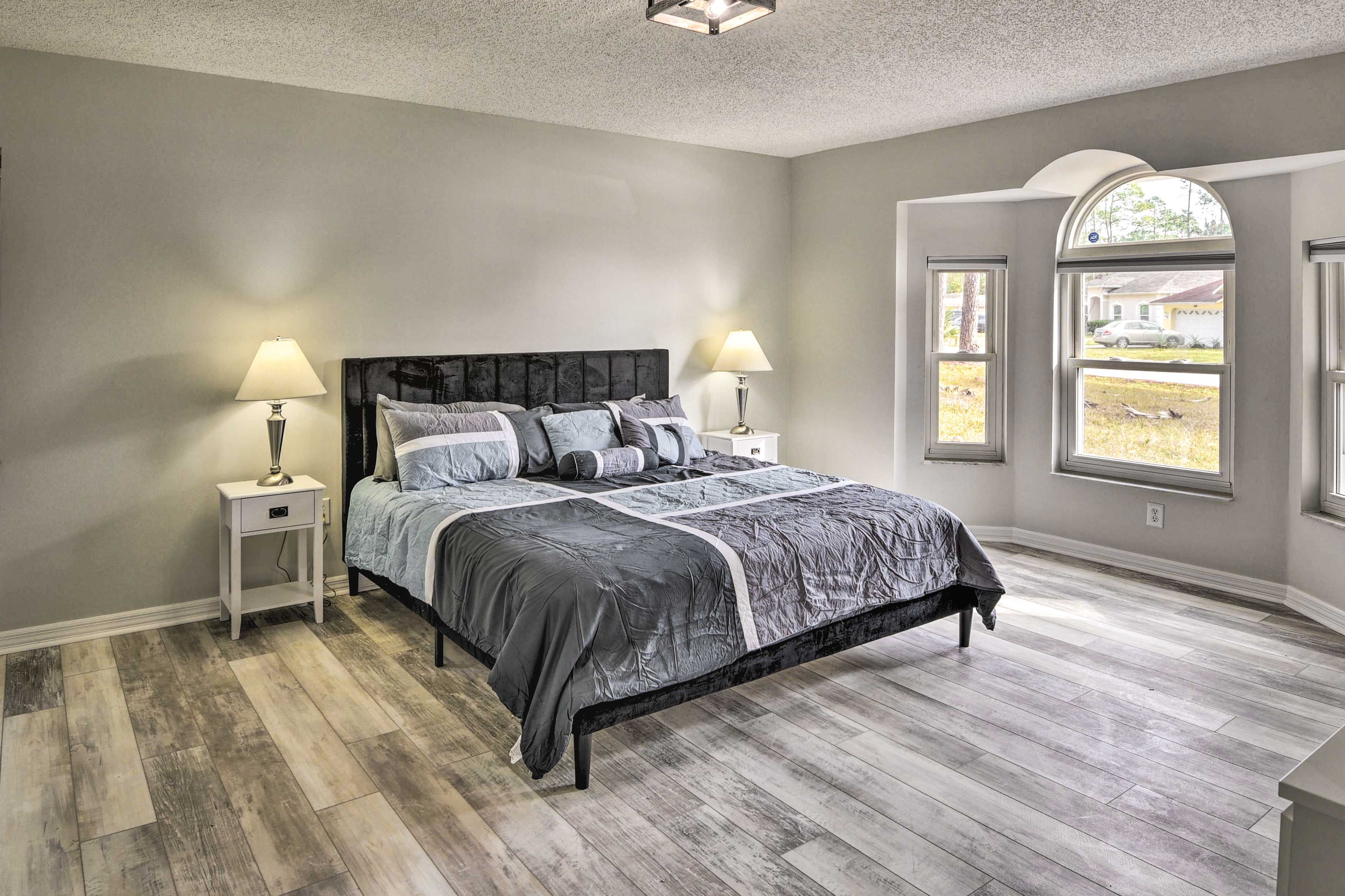 Bedroom 1 | King Bed