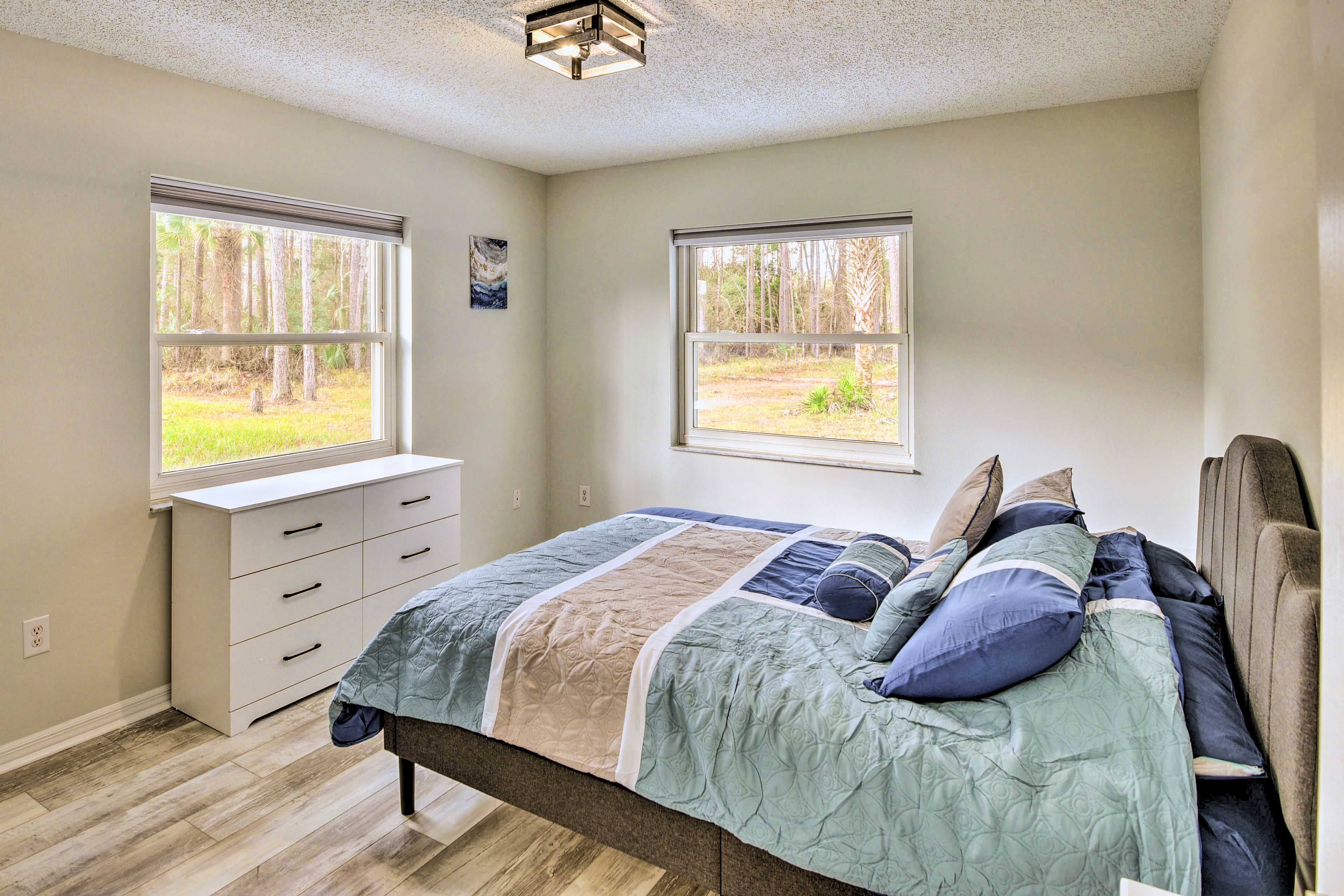 Bedroom 2 | Queen Bed