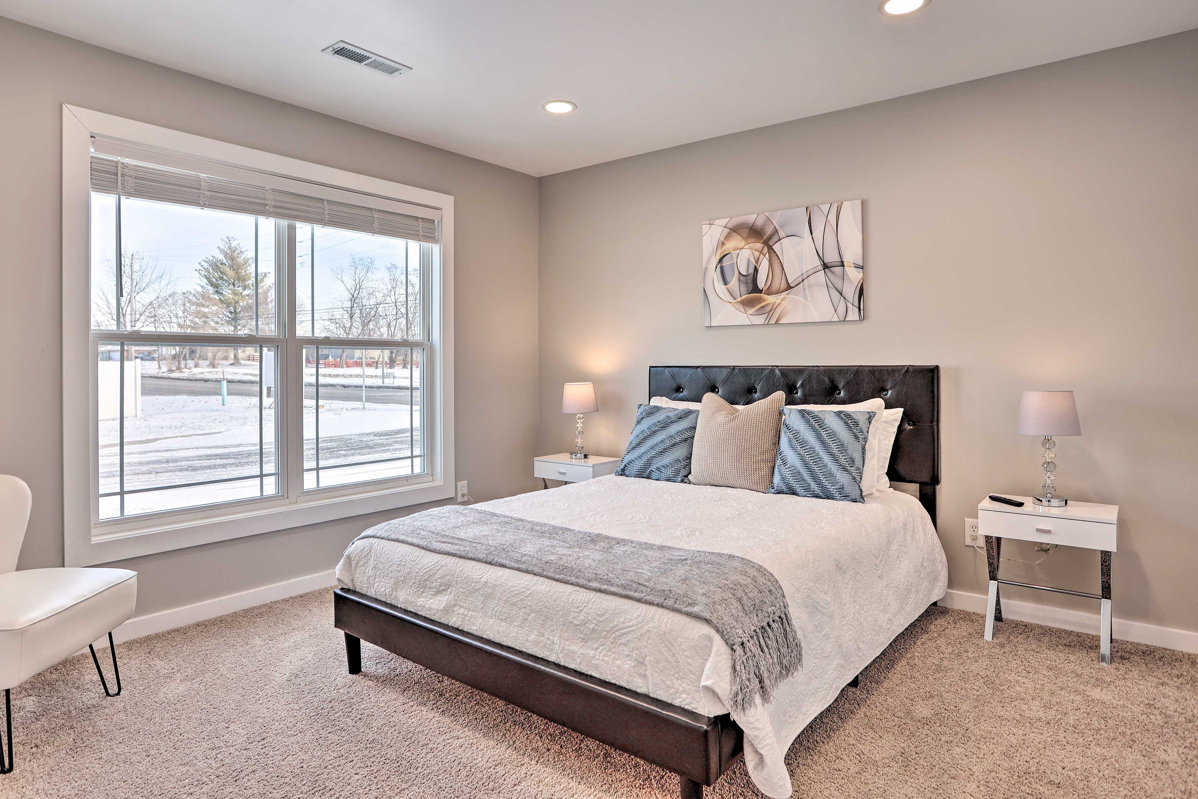Bedroom 2 | Queen Bed | Smart TV