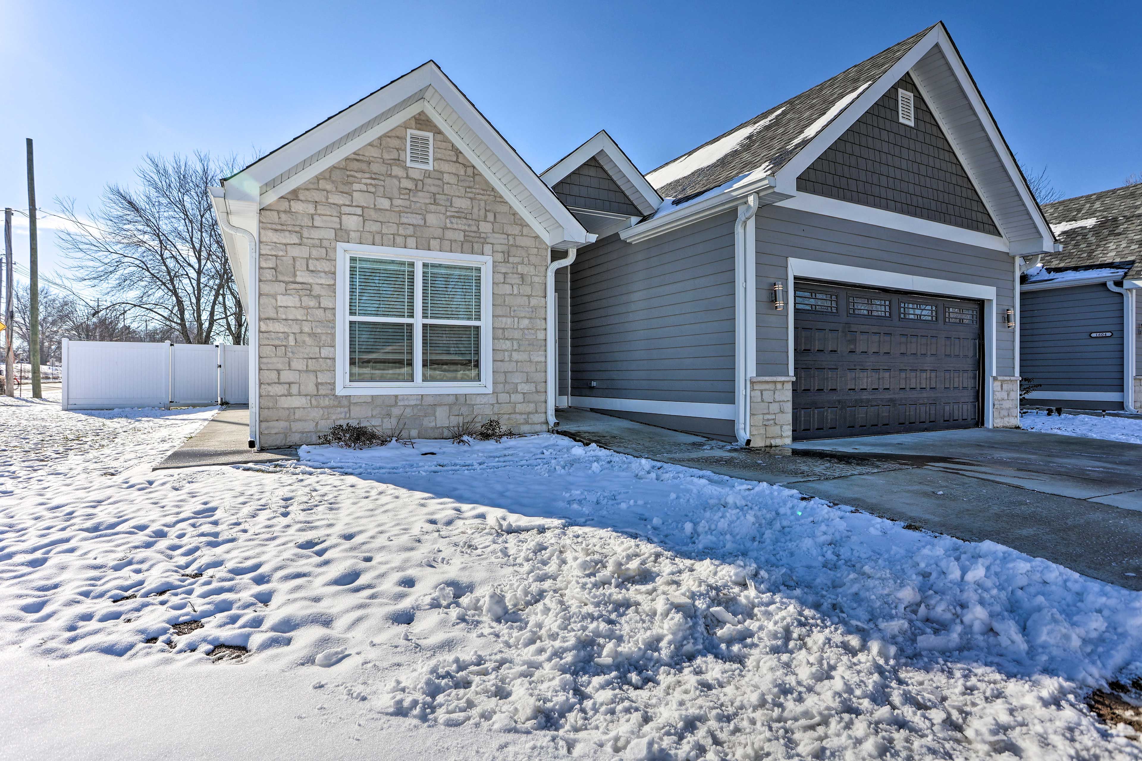 Property Exterior | Free Street Parking