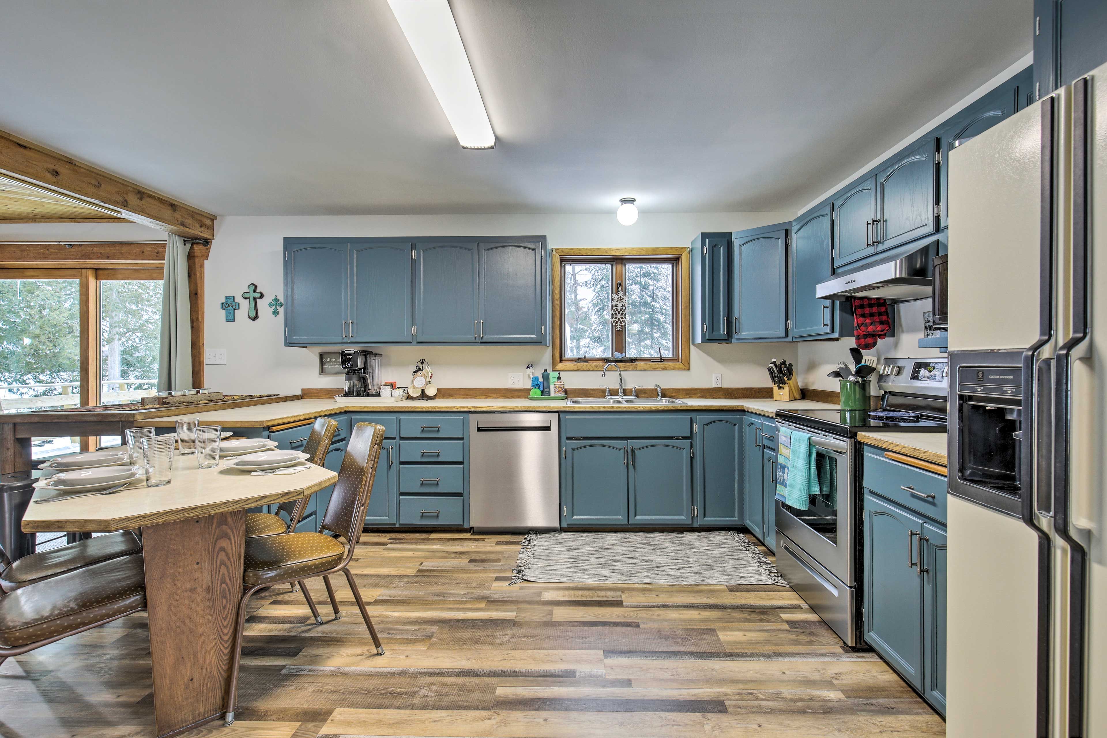 Kitchen | Cooking Basics | Coffee Maker | Paper Towels/Trash Bags Provided