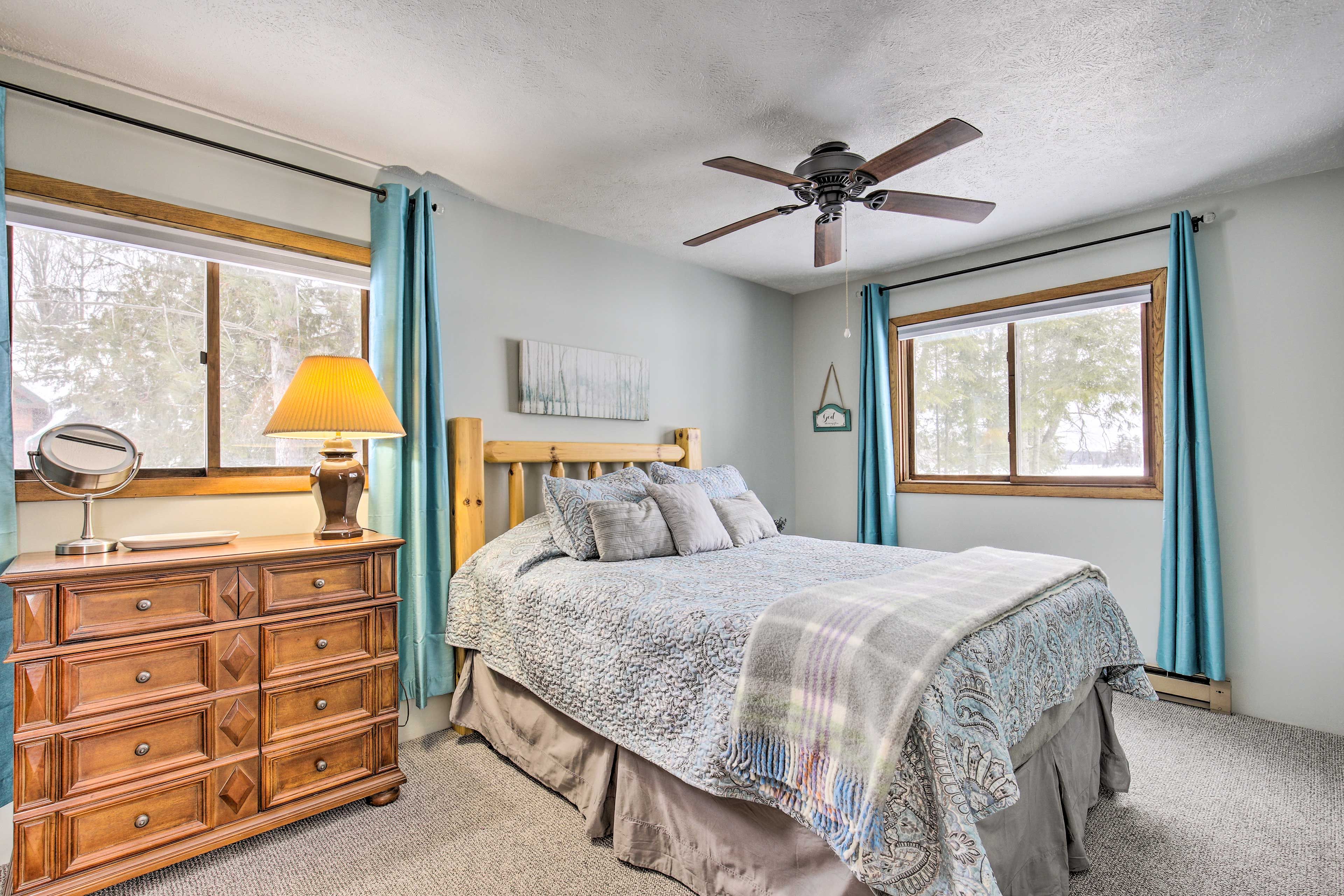 Bedroom 1 | Queen Bed | Linens Provided