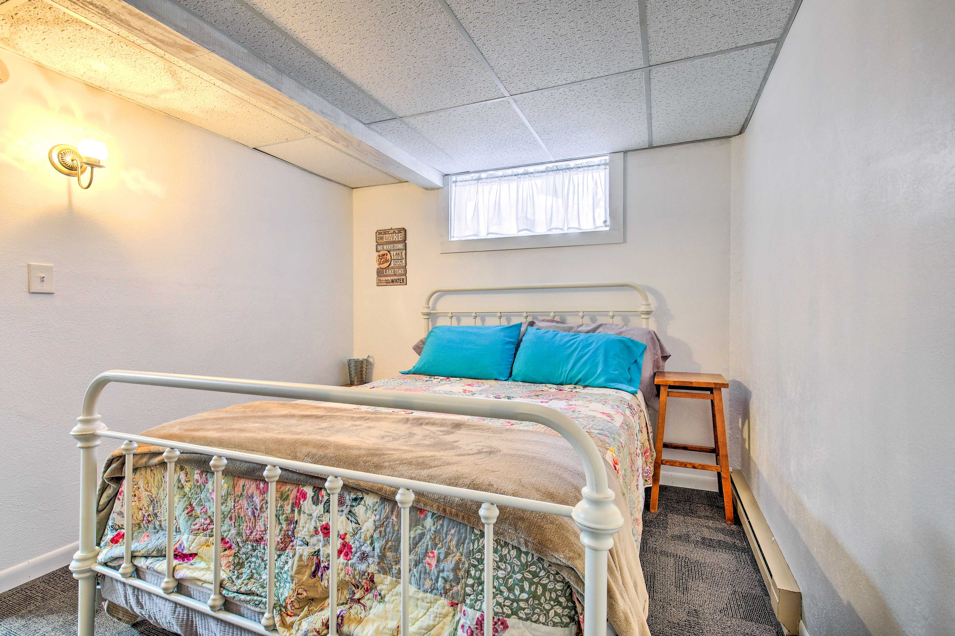 Bedroom 2 | Queen Bed | Stairs Required