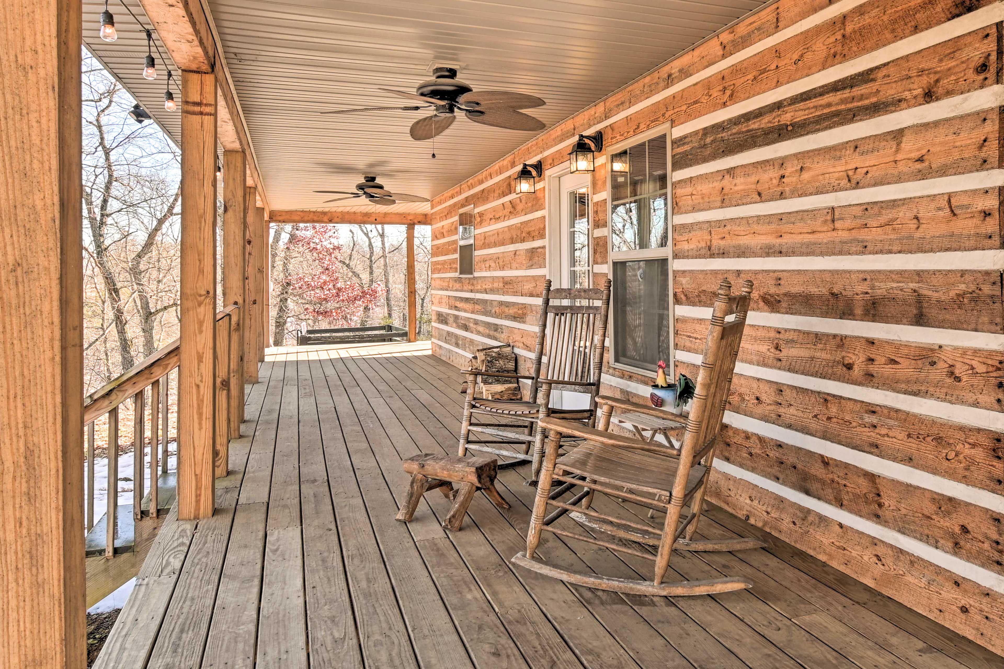 Private Backyard Area | Back Porch | Gas Grill | Ceiling Fan