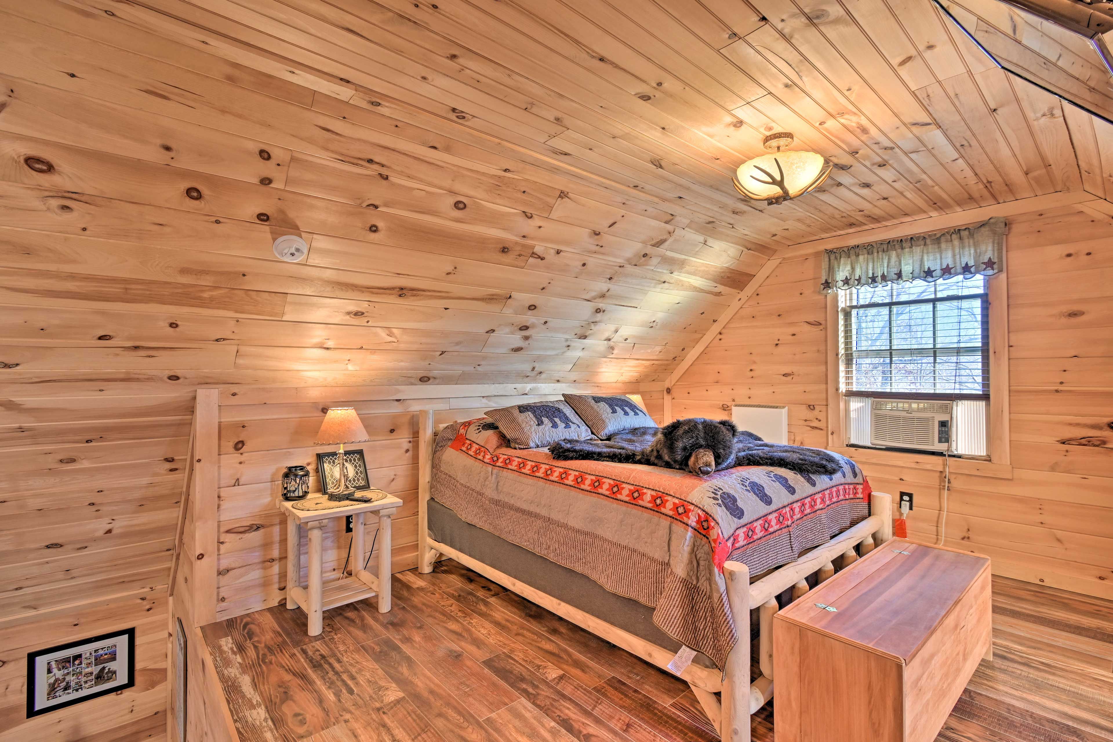 Bedroom | Queen Bed | 2nd Floor | Linens Provided | Stairs Required