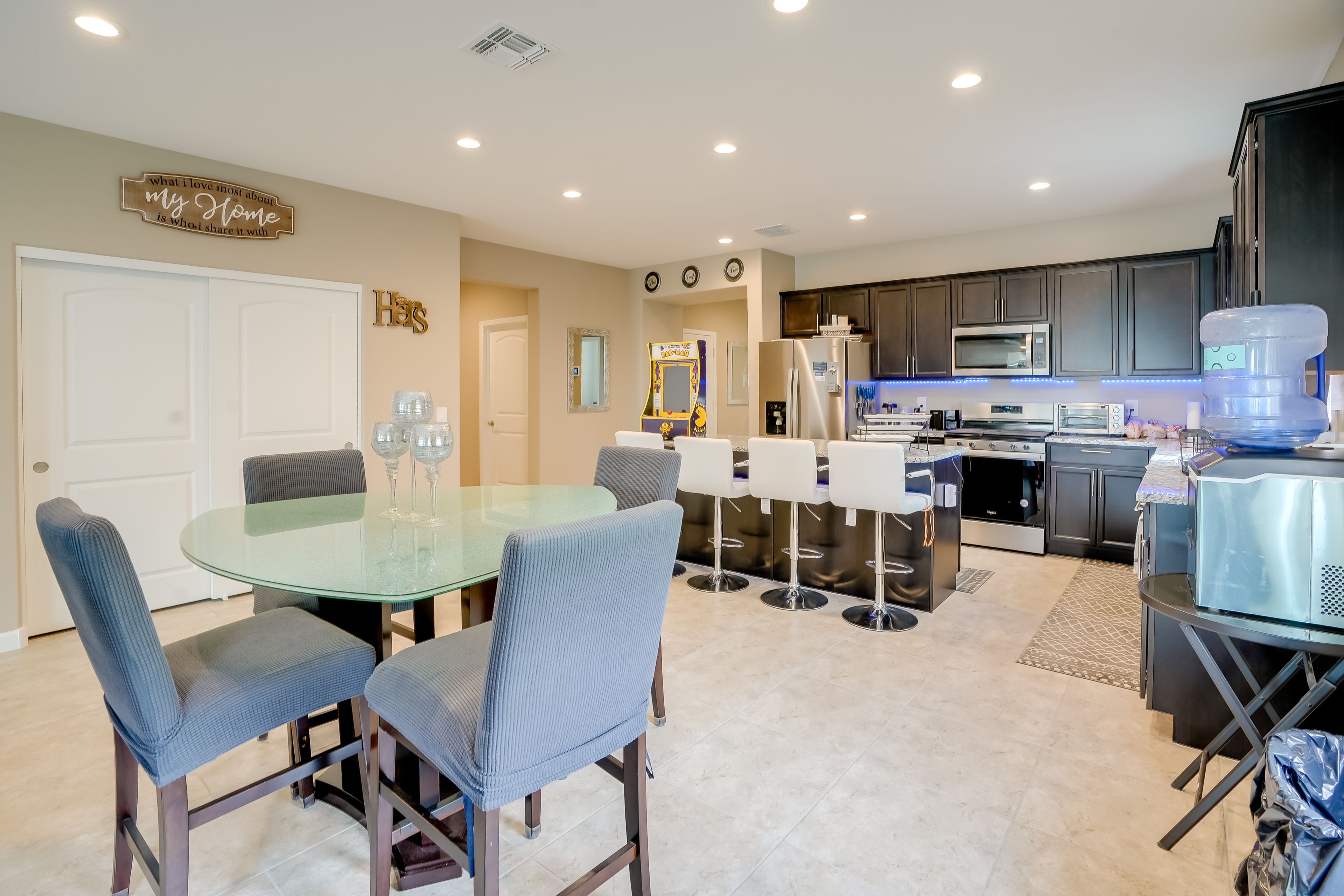 Dining Area | In-Island Seating
