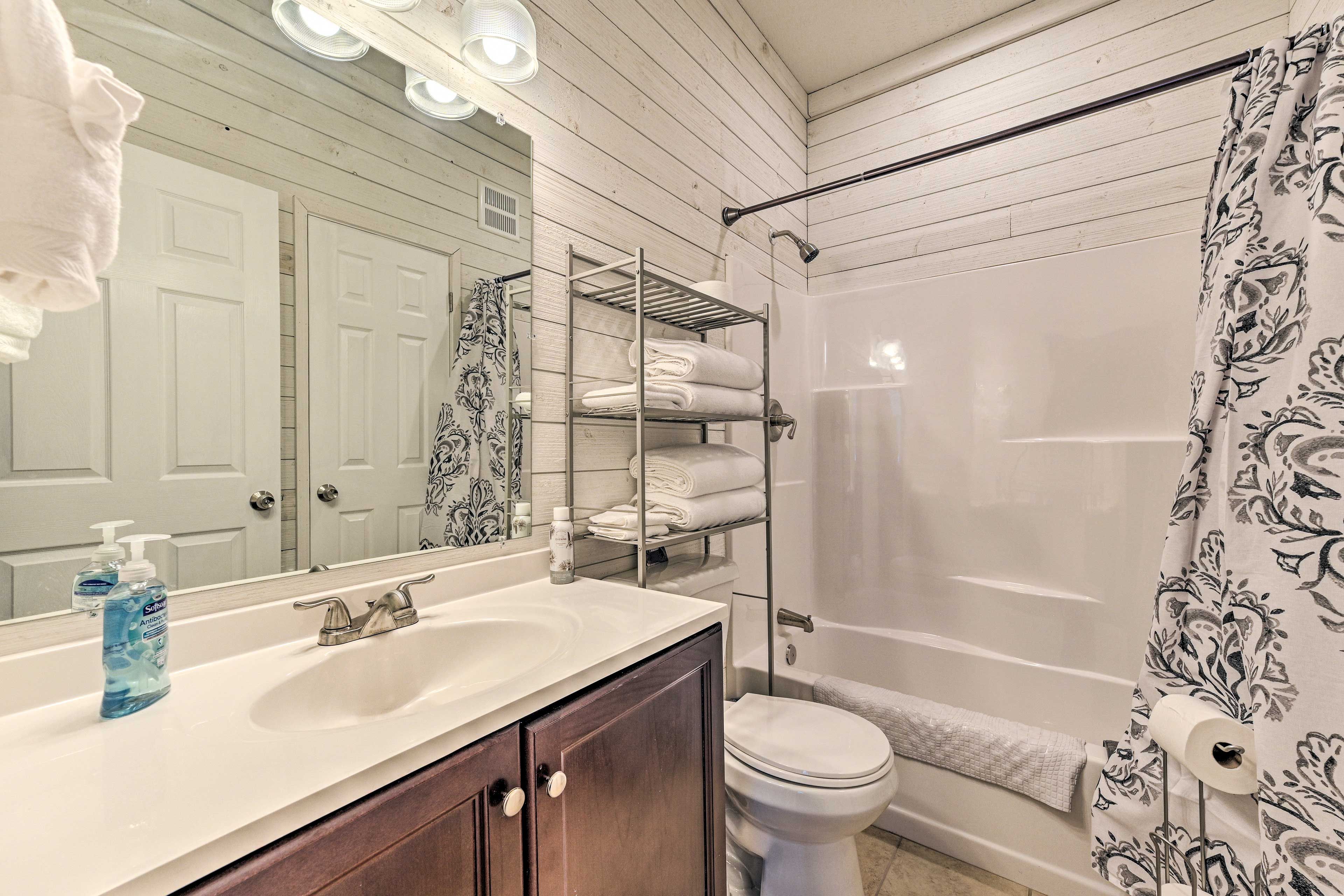 Full Bathroom | 1st Floor