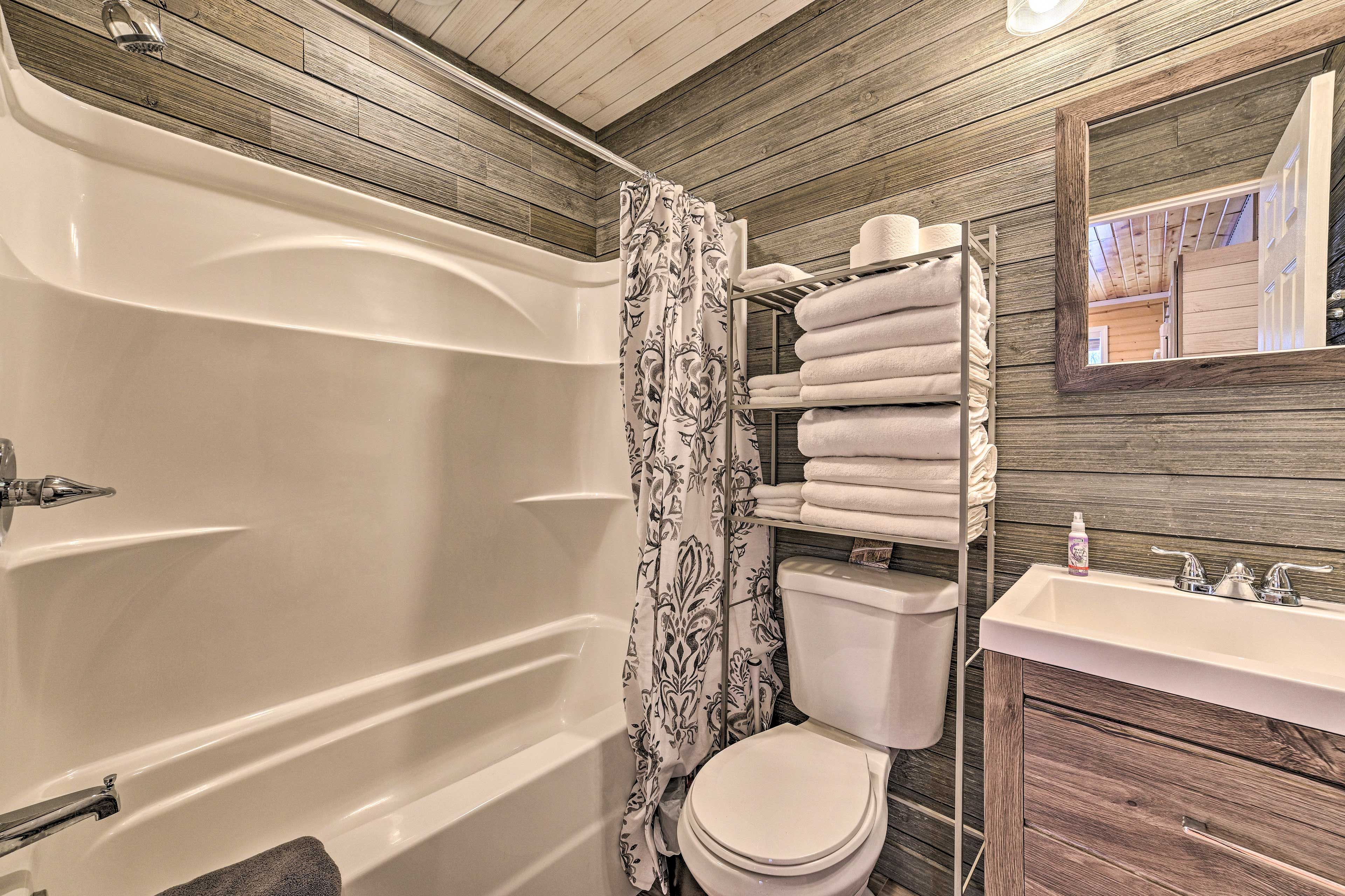 Full Bathroom | 2nd Floor